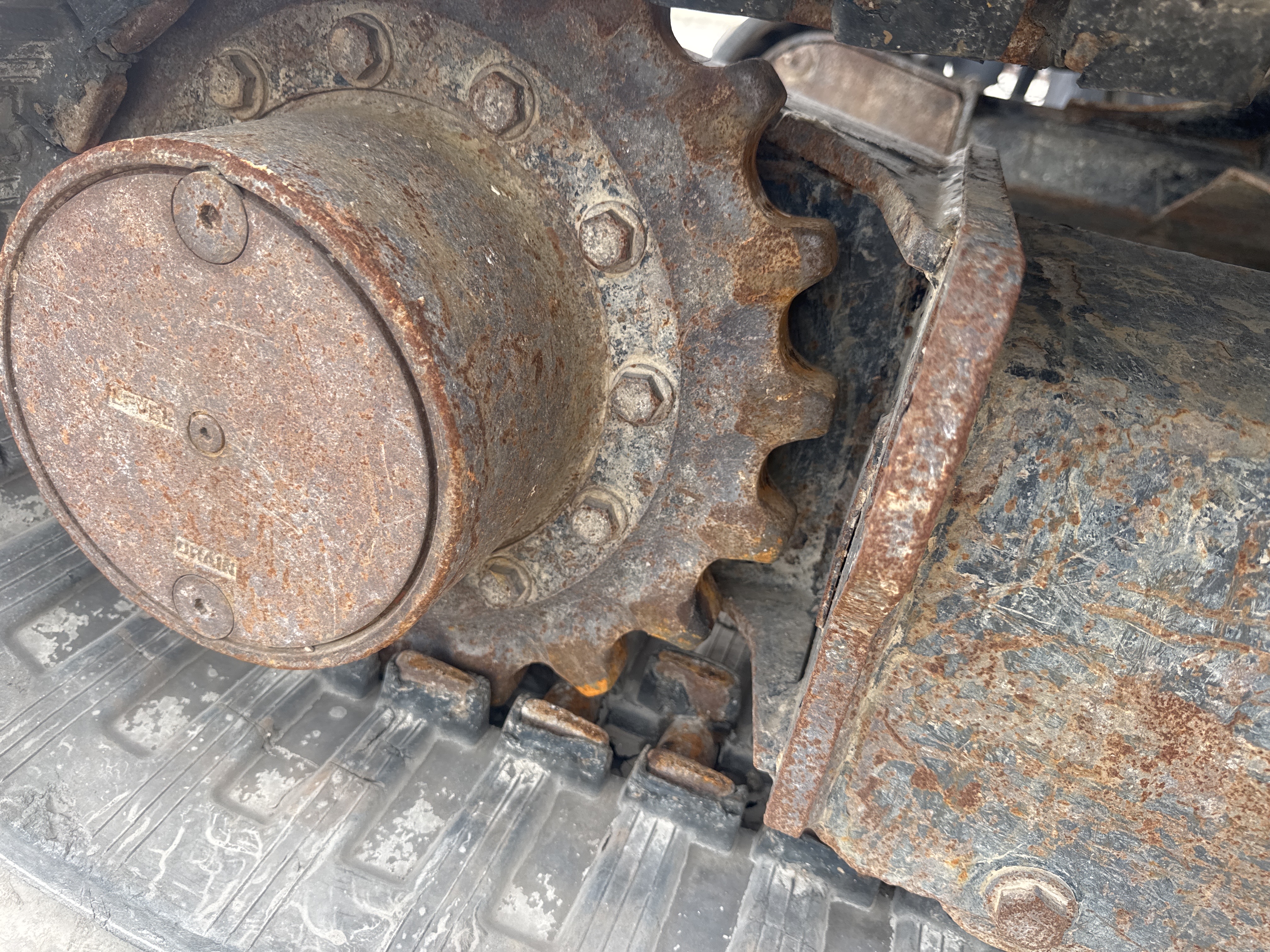 MNX-020-Cat-305E2-Mini-excavators-inspection-Undercarriage-Left-sprocket-1
