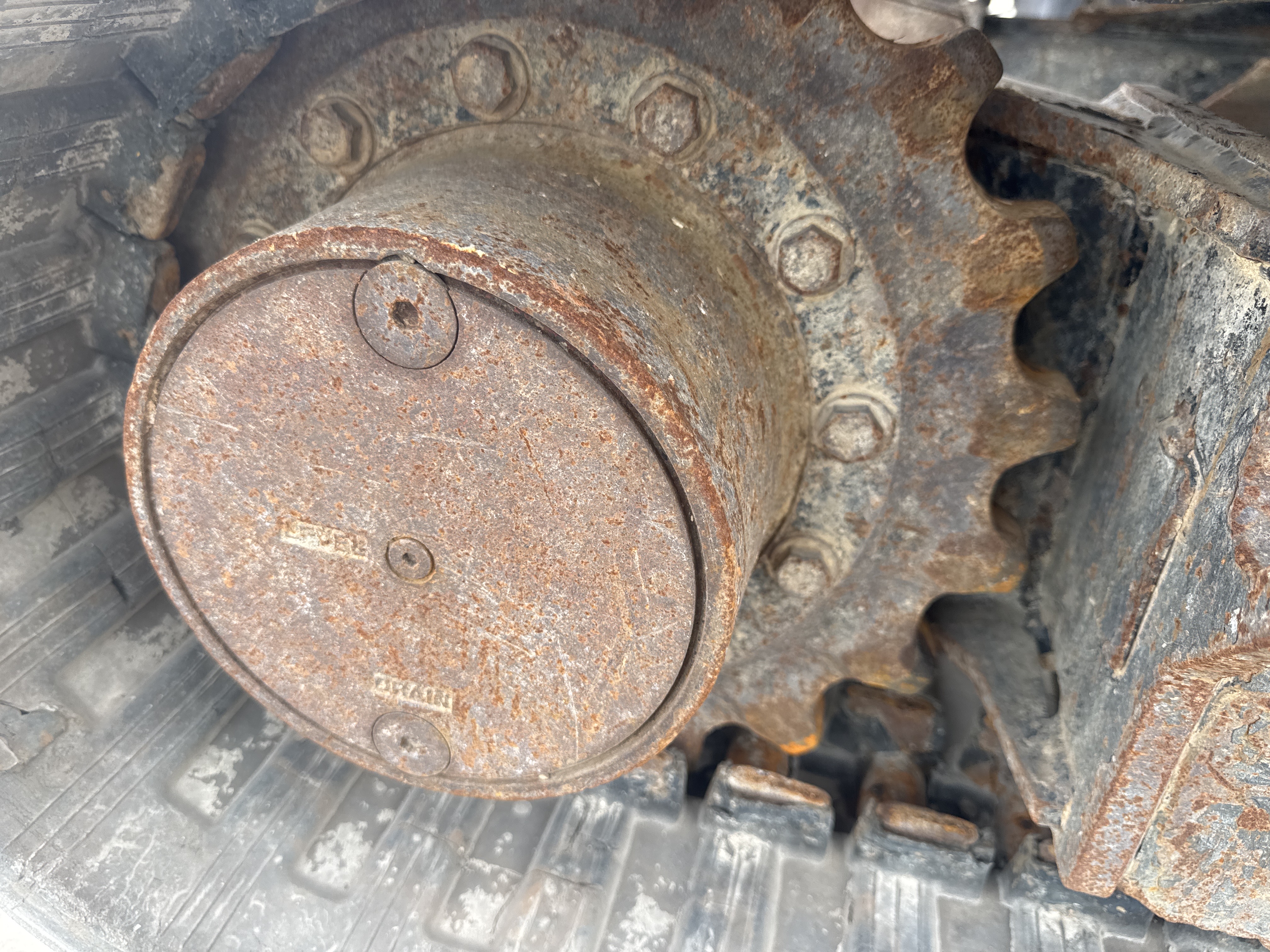 MNX-020-Cat-305E2-Mini-excavators-inspection-Undercarriage-Left-sprocket-1
