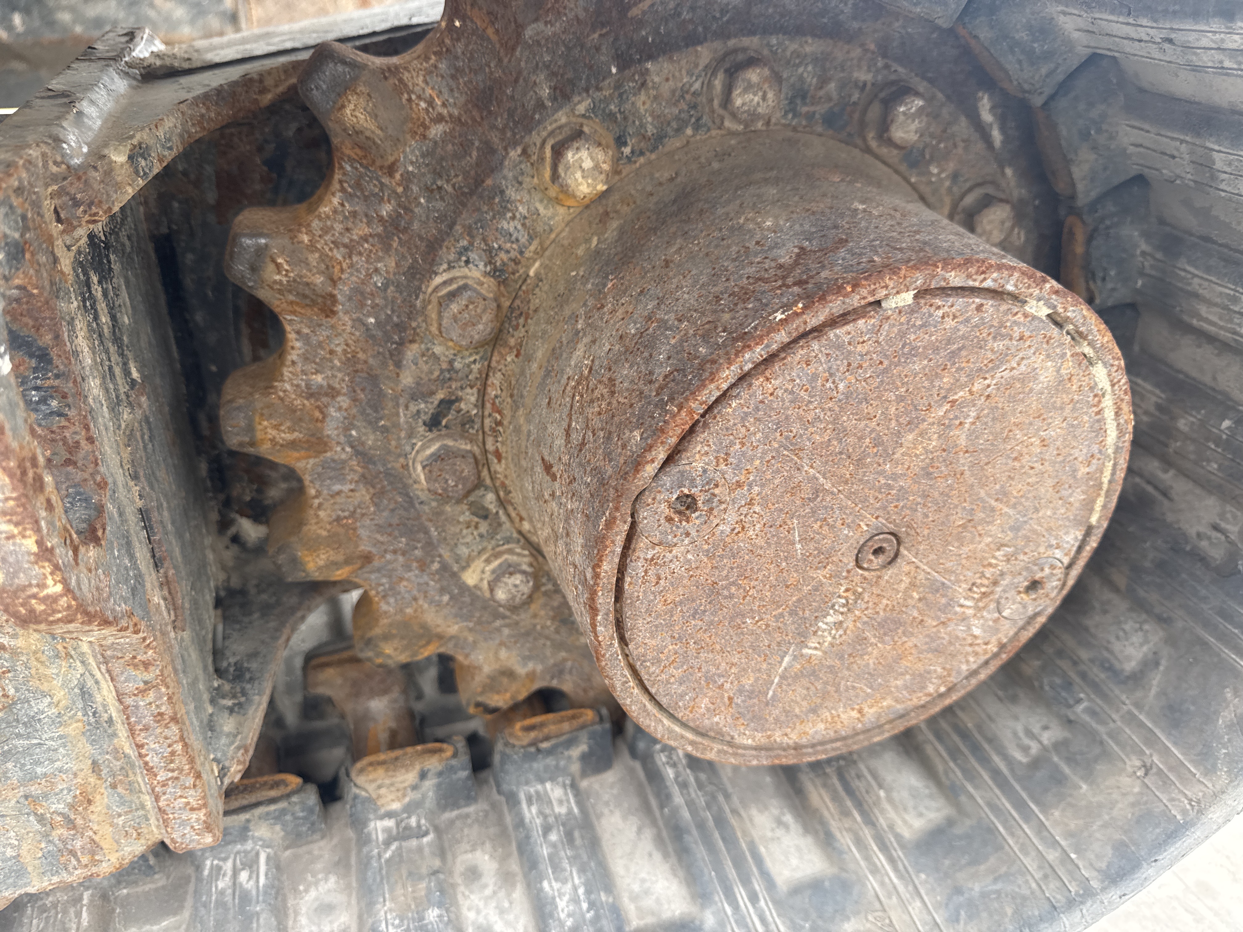 MNX-020-Cat-305E2-Mini-excavators-inspection-Undercarriage-Right-sprocket-1