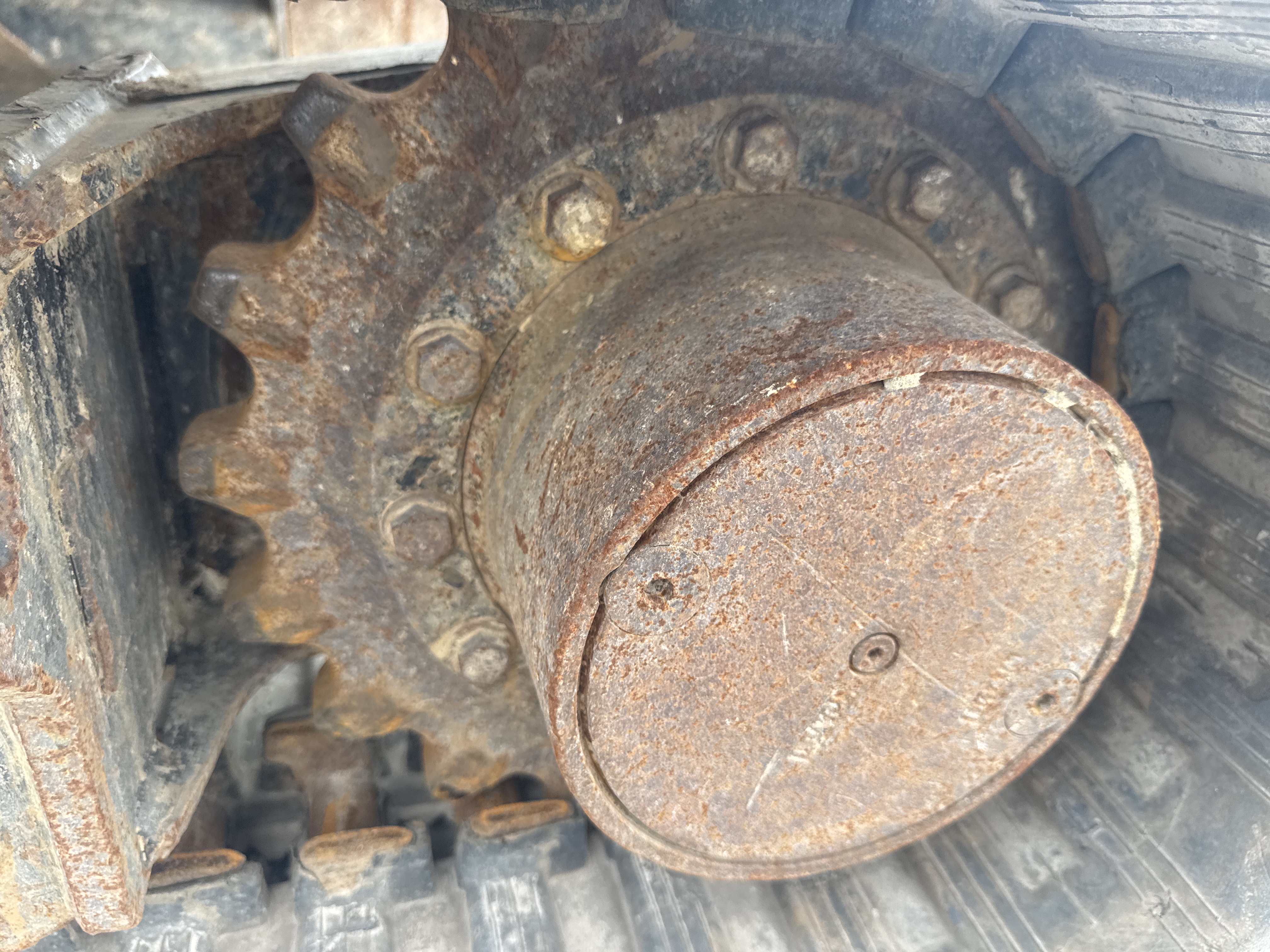 MNX-020-Cat-305E2-Mini-excavators-inspection-Undercarriage-Right-sprocket-1