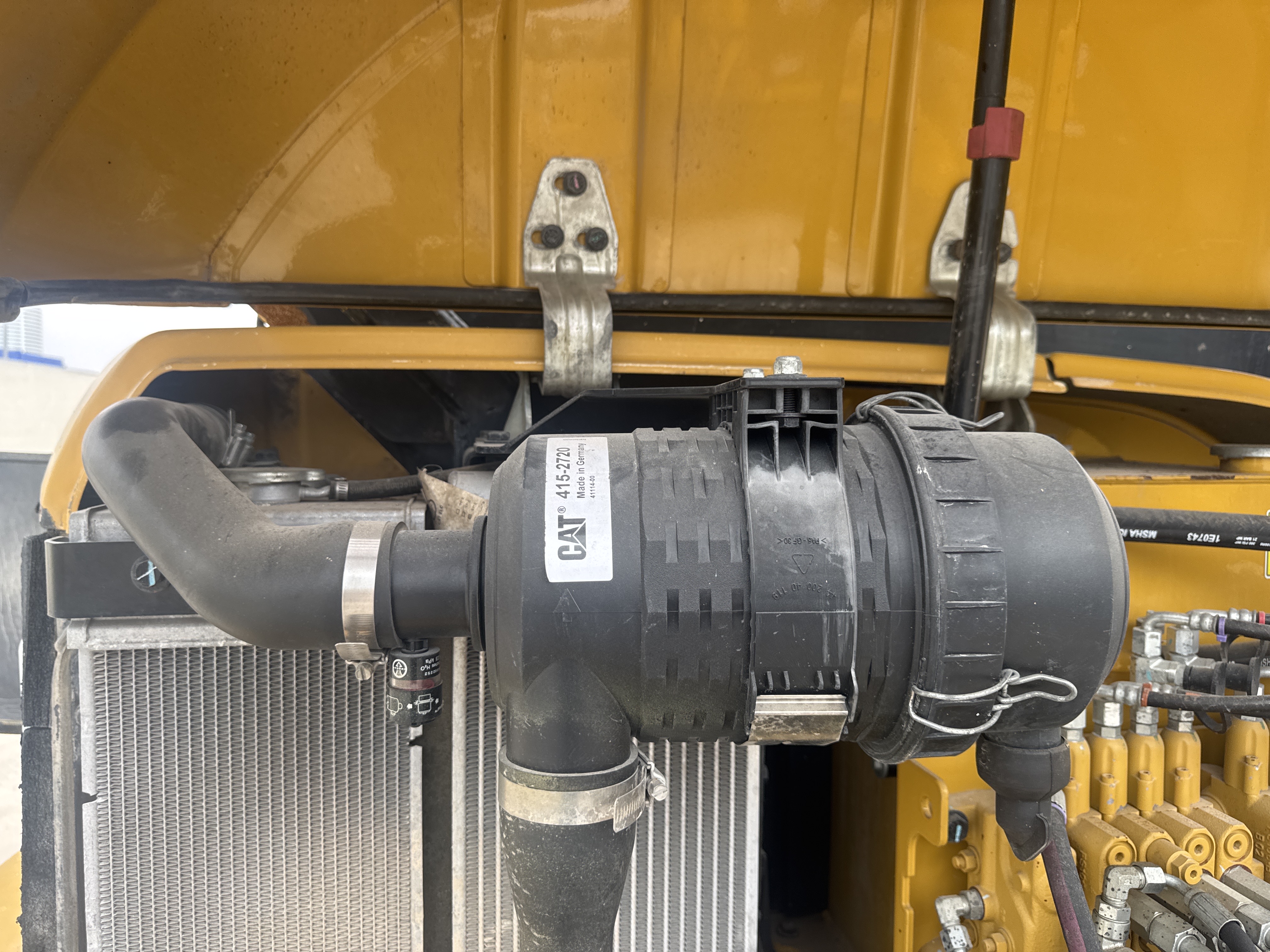 MNX-020-Cat-305E2-Mini-excavators-inspection-Engine-Air-intake-system-1