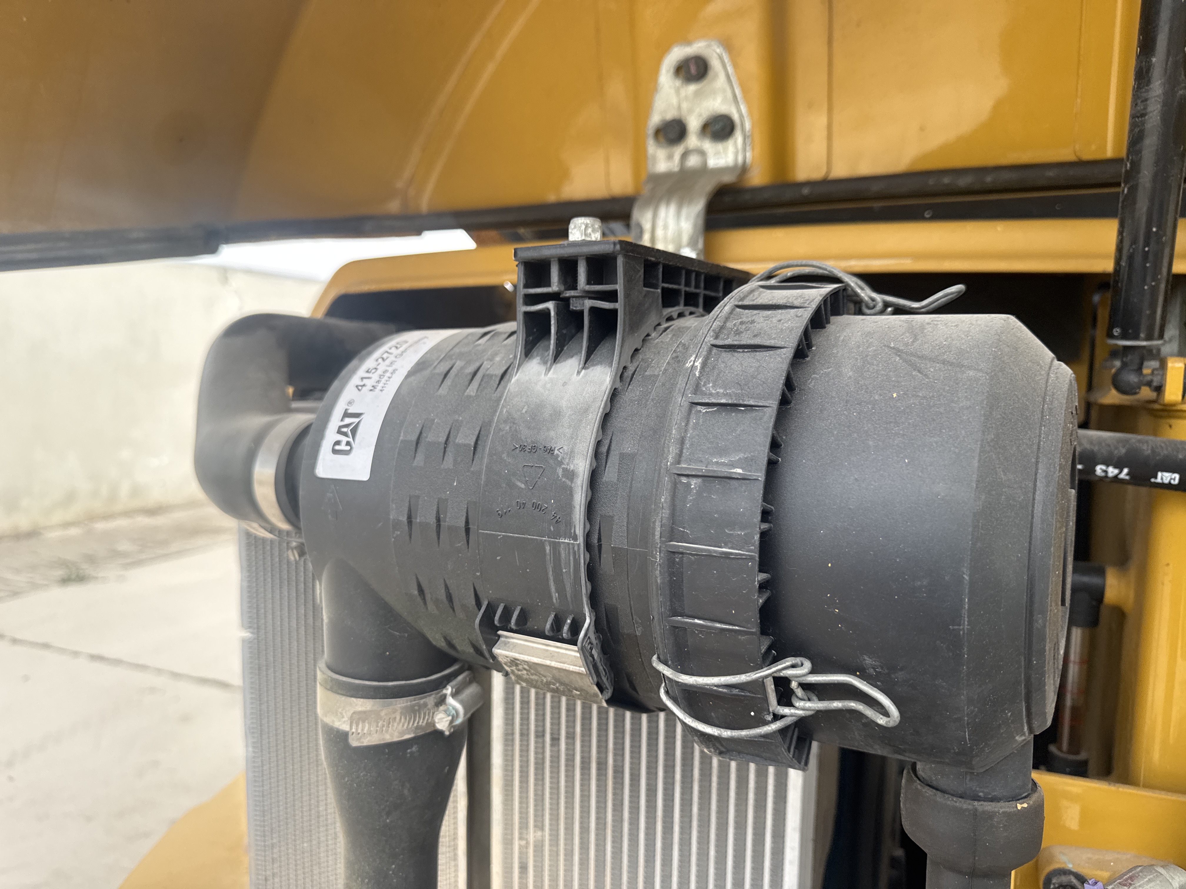MNX-020-Cat-305E2-Mini-excavators-inspection-Engine-Air-intake-system-1