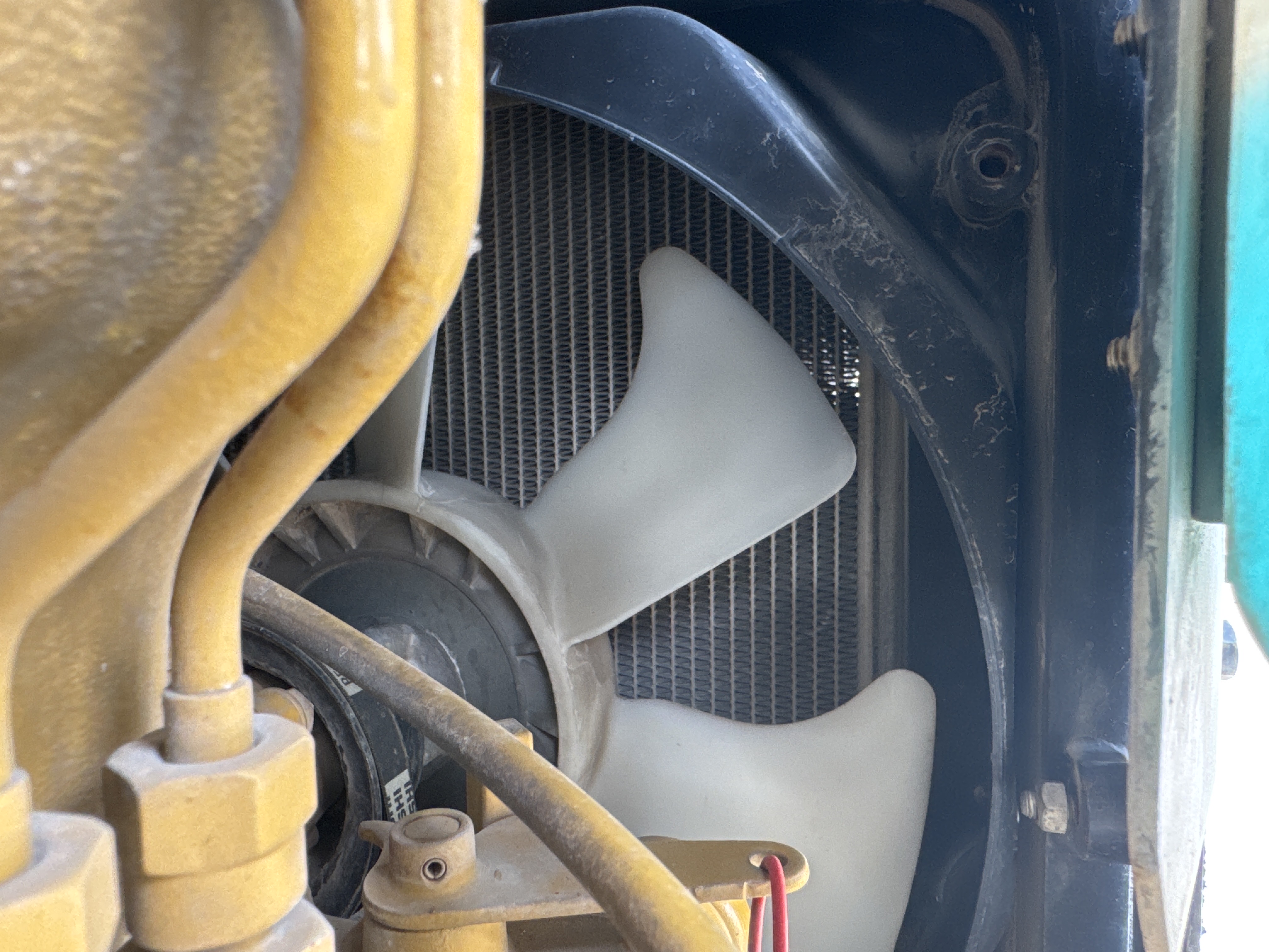 MNX-020-Cat-305E2-Mini-excavators-inspection-Engine-Cooling-fan-and-fan-guard-1