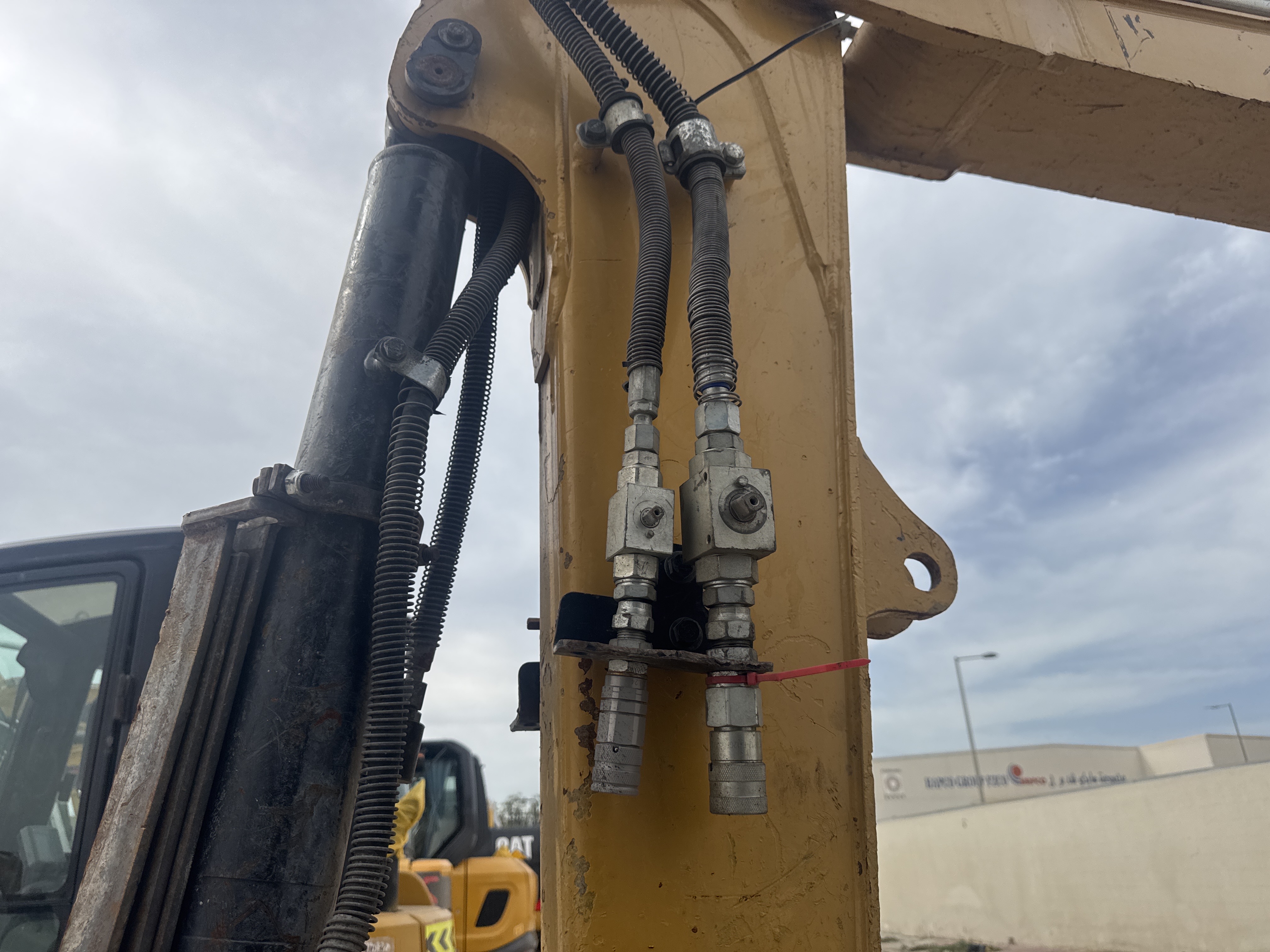 MNX-020-Cat-305E2-Mini-excavators-inspection-Hydraulics-Attachment-piping-1