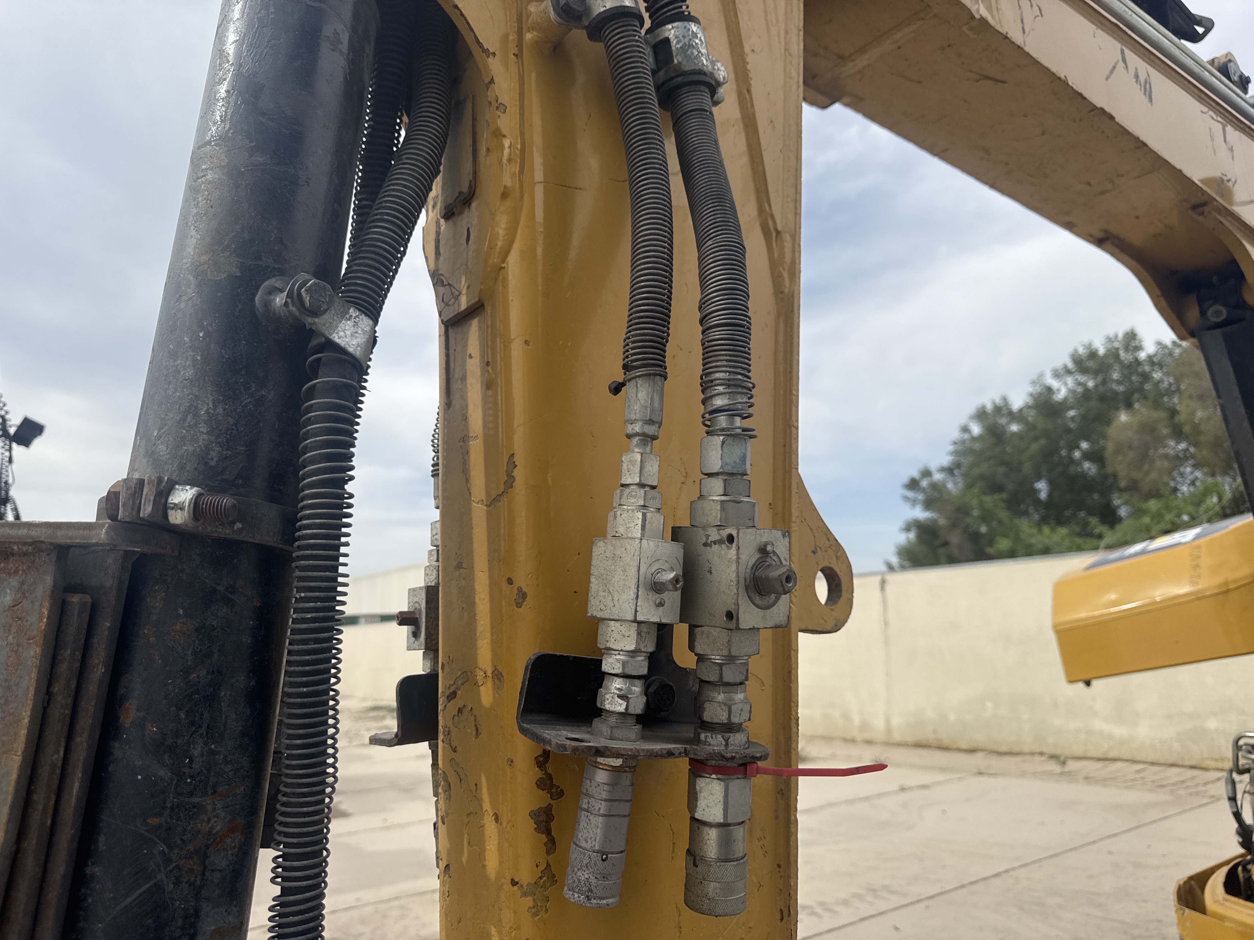 MNX-020-Cat-305E2-Mini-excavators-inspection-Hydraulics-Attachment-piping-1