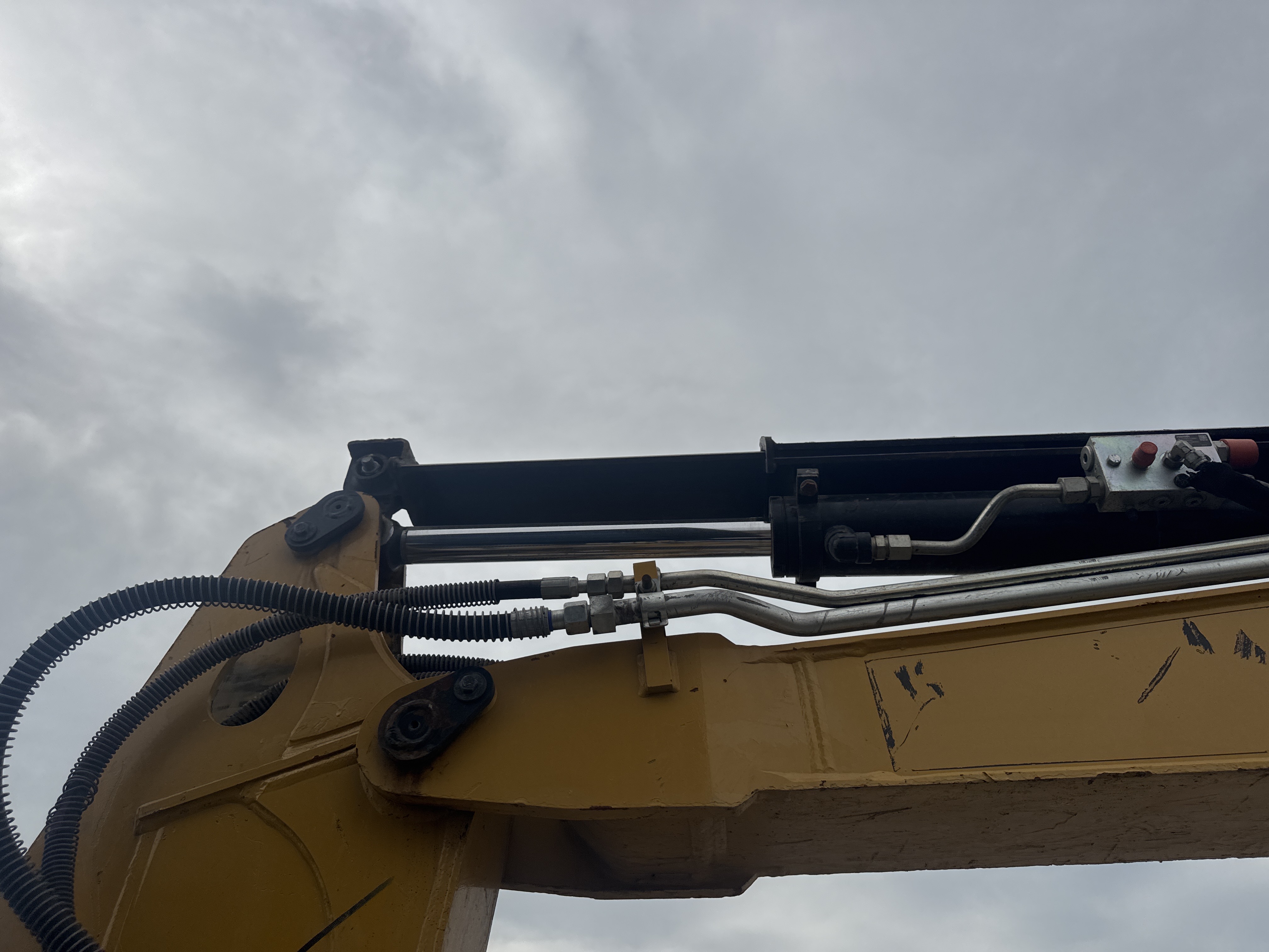 MNX-020-Cat-305E2-Mini-excavators-inspection-Hydraulics-Stick-cylinder-1