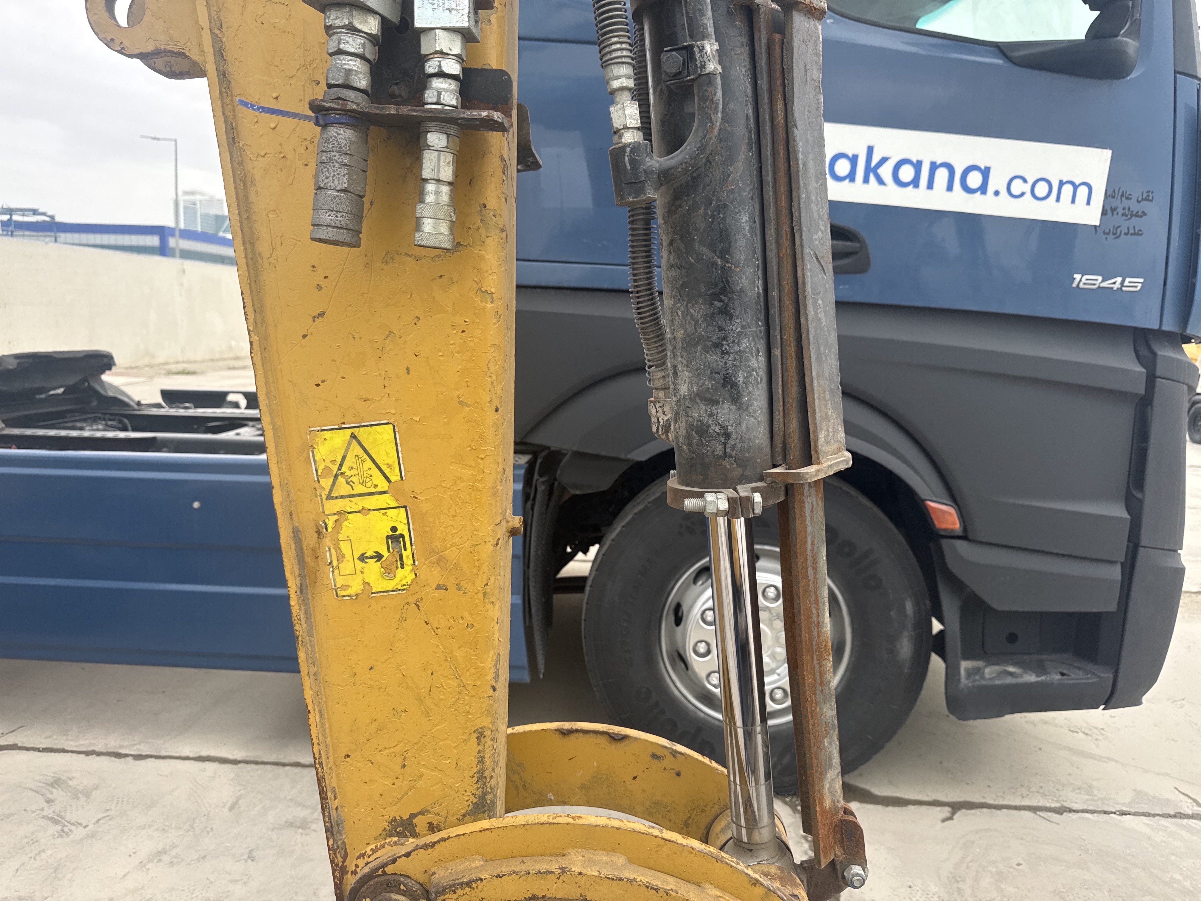 MNX-020-Cat-305E2-Mini-excavators-inspection-Hydraulics-Bucket-cylinder-1