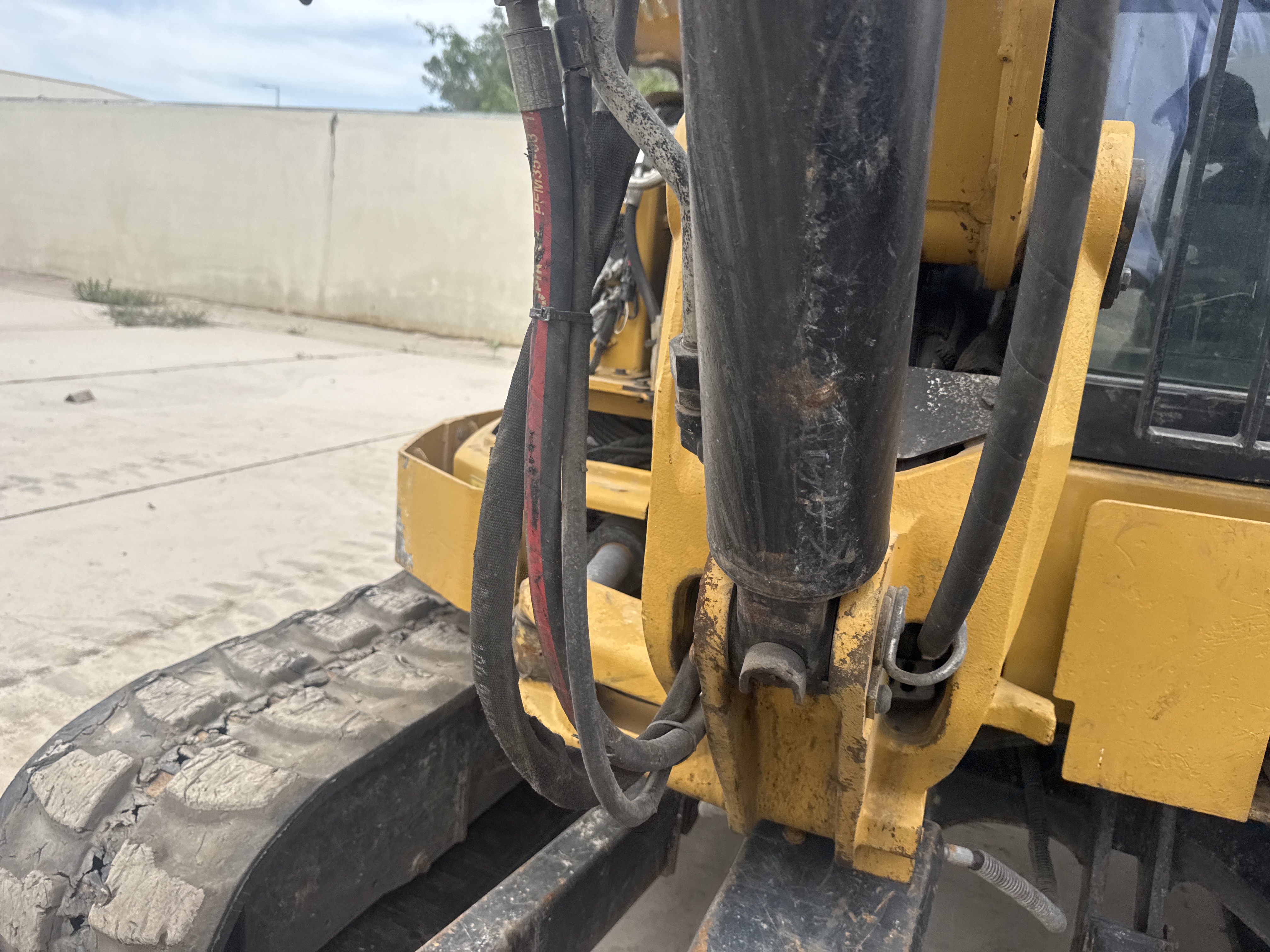 MNX-020-Cat-305E2-Mini-excavators-inspection-Hydraulics-Hydraulic-hoses-and-lines-1