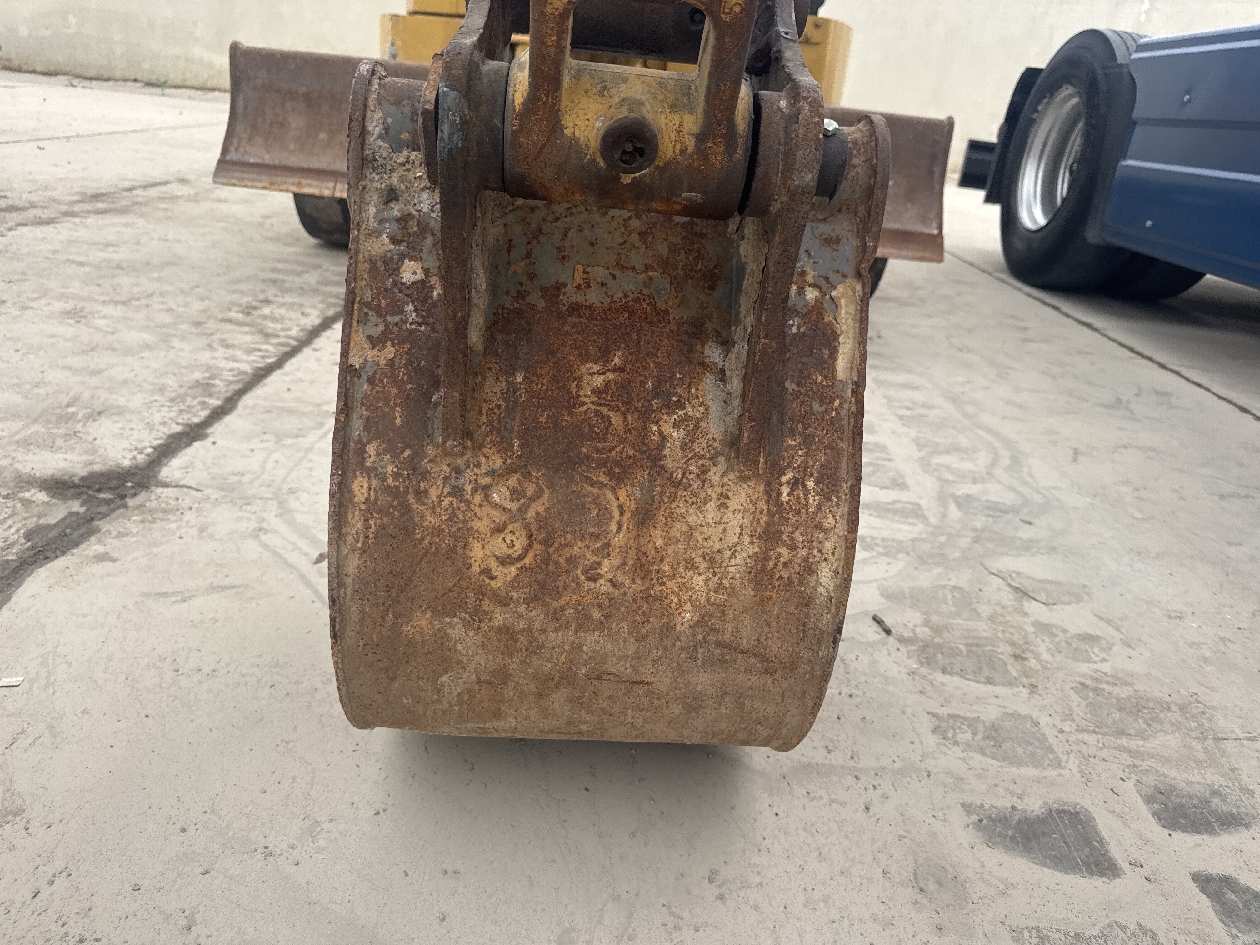 MNX-020-Cat-305E2-Mini-excavators-inspection-Attachment-Excavator-bucket-1