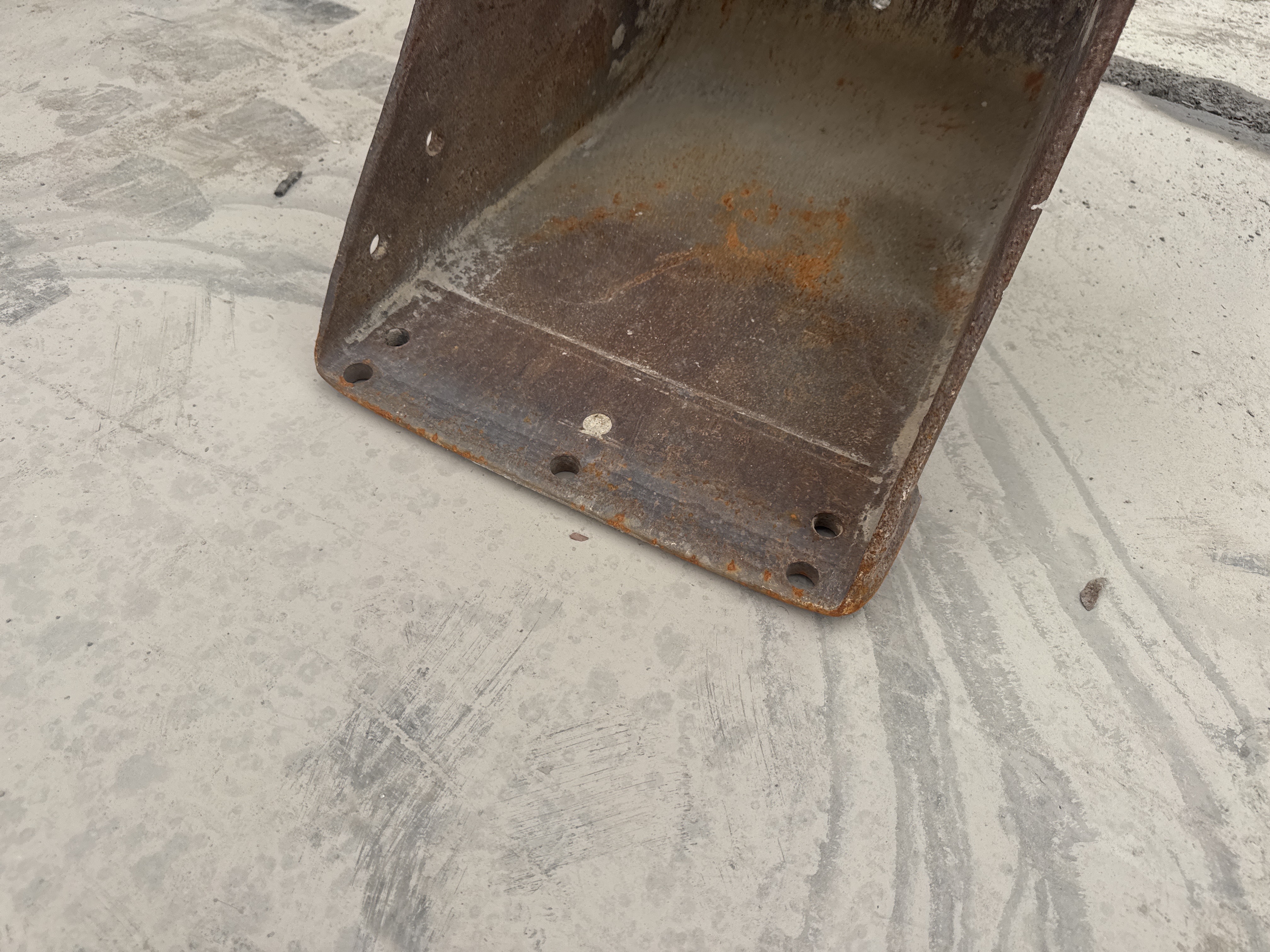 MNX-020-Cat-305E2-Mini-excavators-inspection-Attachment-Excavator-bucket-teeth-condition-1