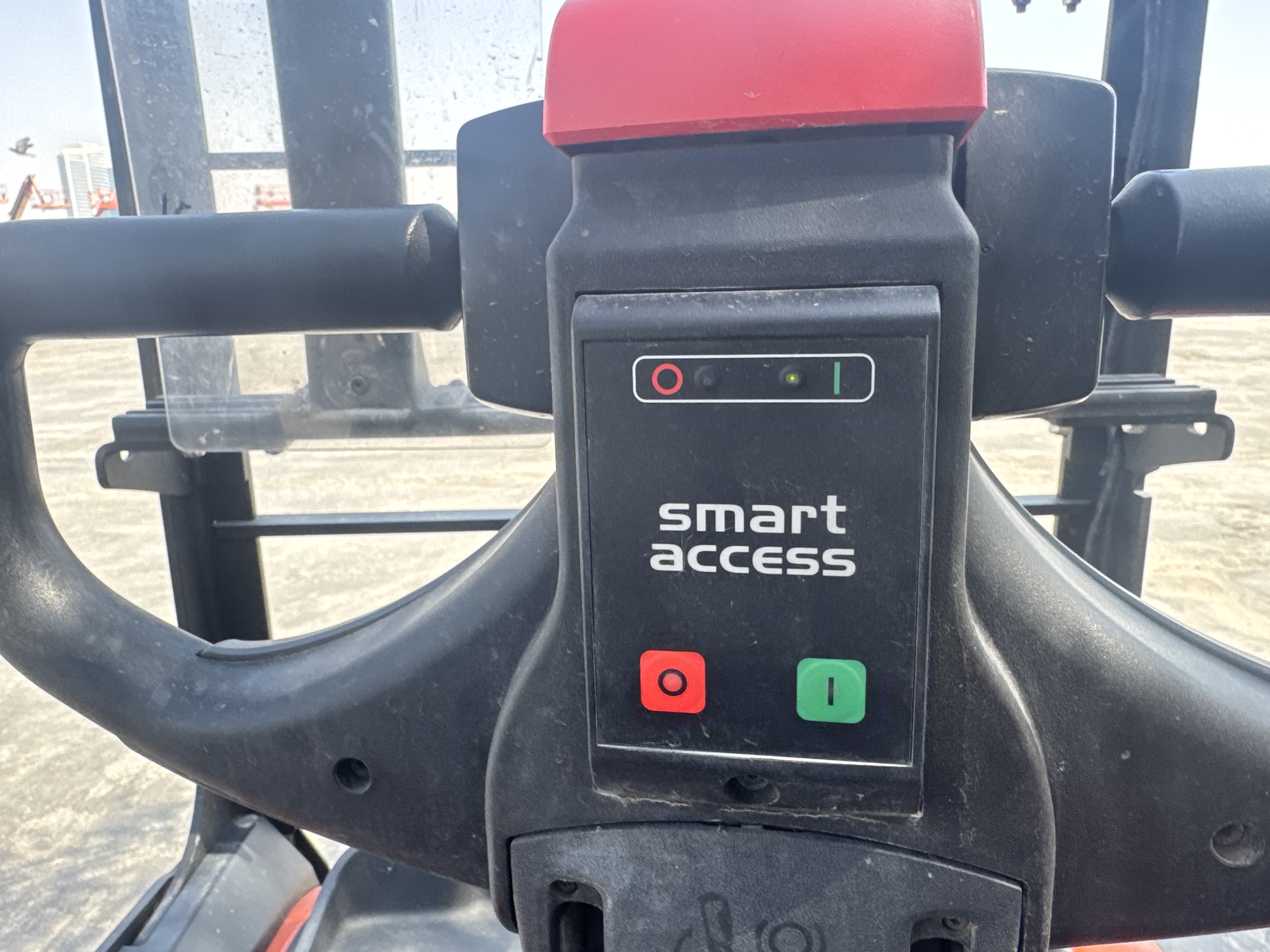 PTM-002-Toyota-Levio-LPE200-Pallet-trucks-inspection-Cabin-Electronic-instrument-board-1