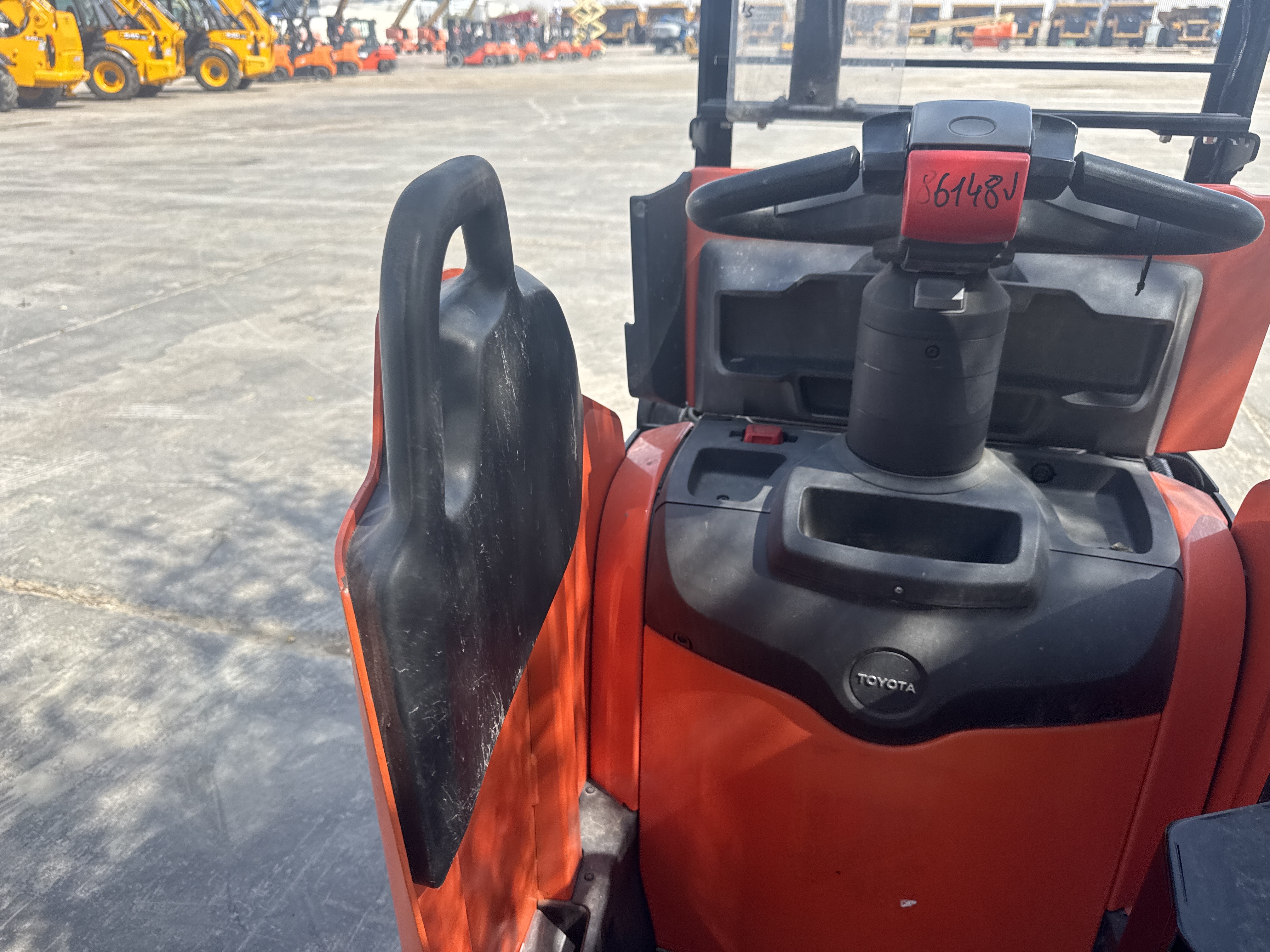 PTM-002-Toyota-Levio-LPE200-Pallet-trucks-inspection-Structure-Protective-frame-1
