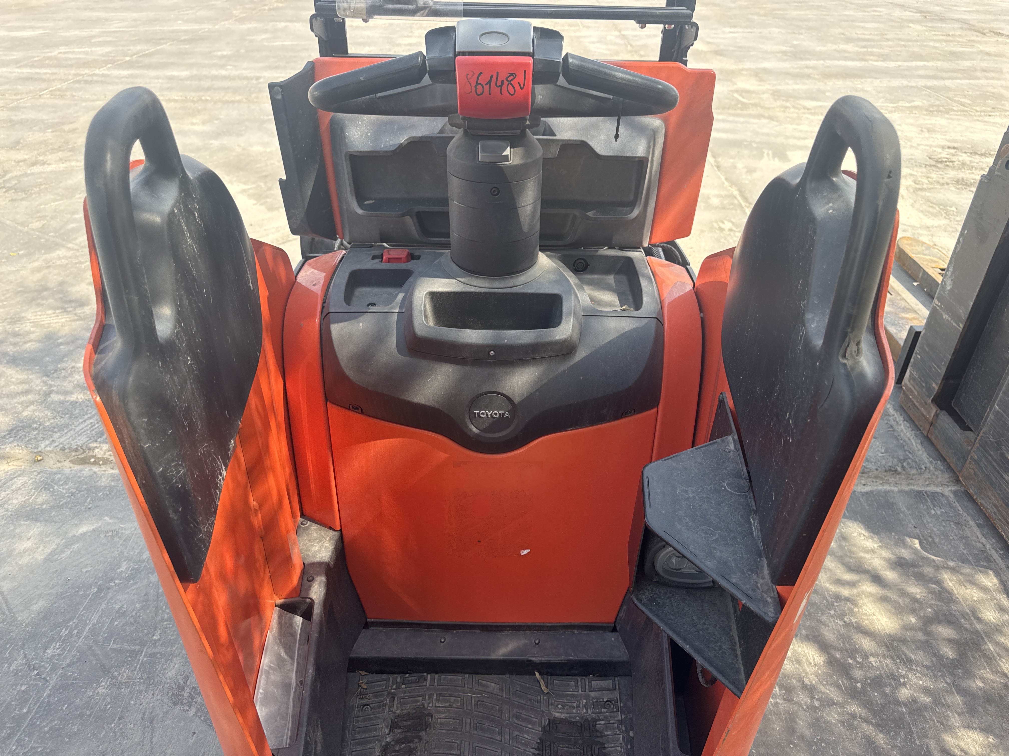PTM-002-Toyota-Levio-LPE200-Pallet-trucks-inspection-Structure-Protective-frame-1