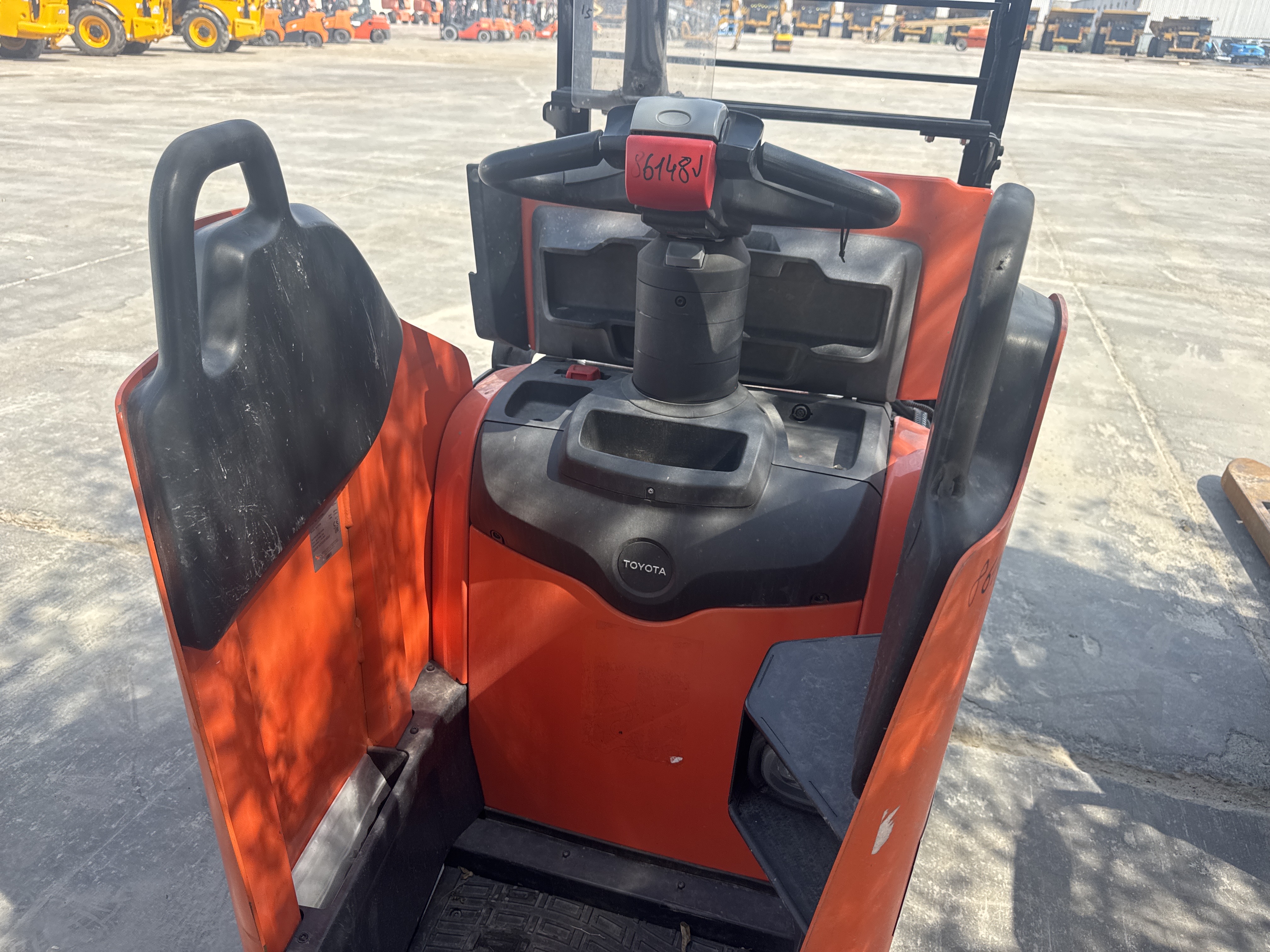 PTM-002-Toyota-Levio-LPE200-Pallet-trucks-inspection-Structure-Paint-1