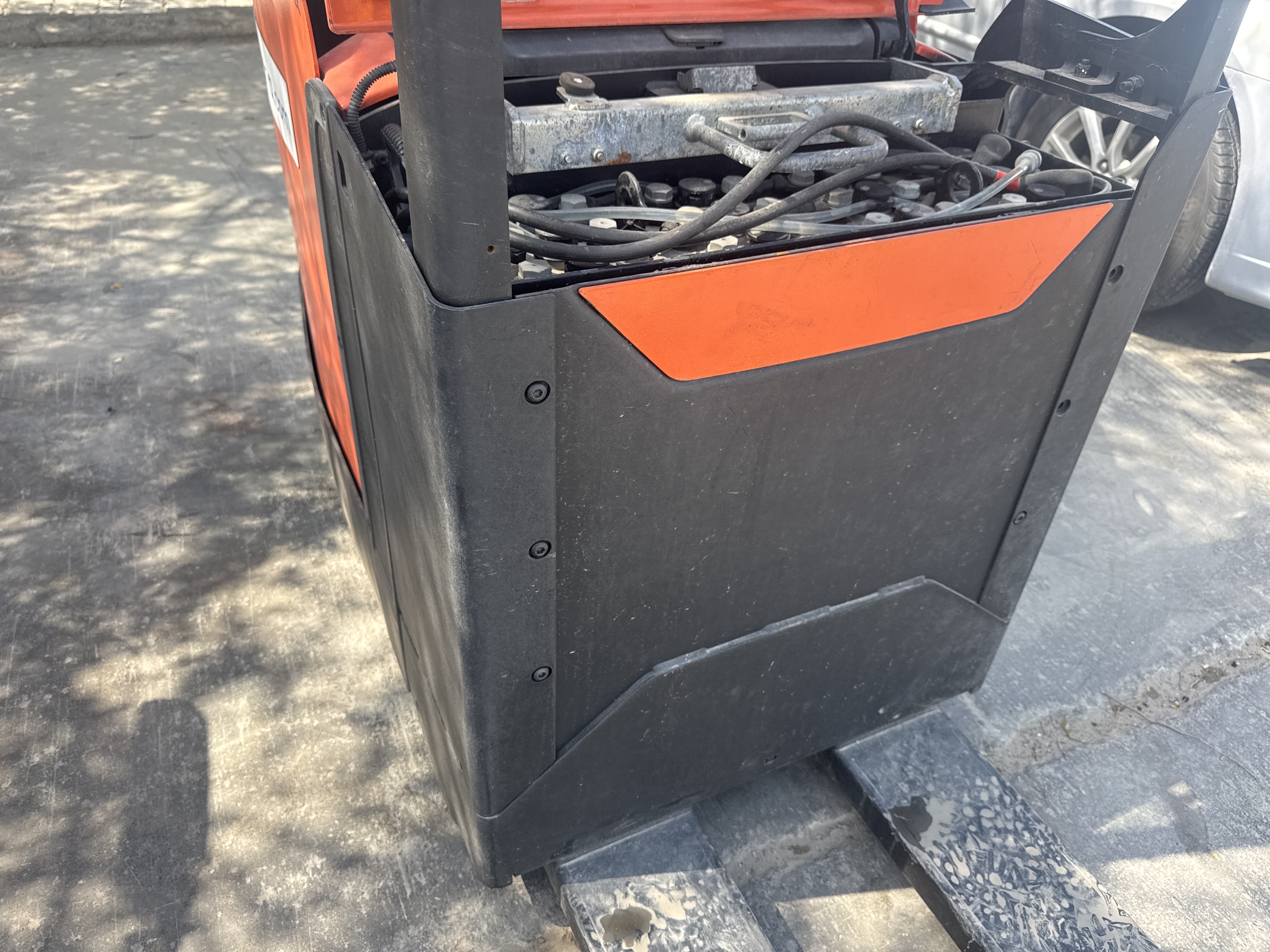 PTM-002-Toyota-Levio-LPE200-Pallet-trucks-inspection-Structure-Paint-1