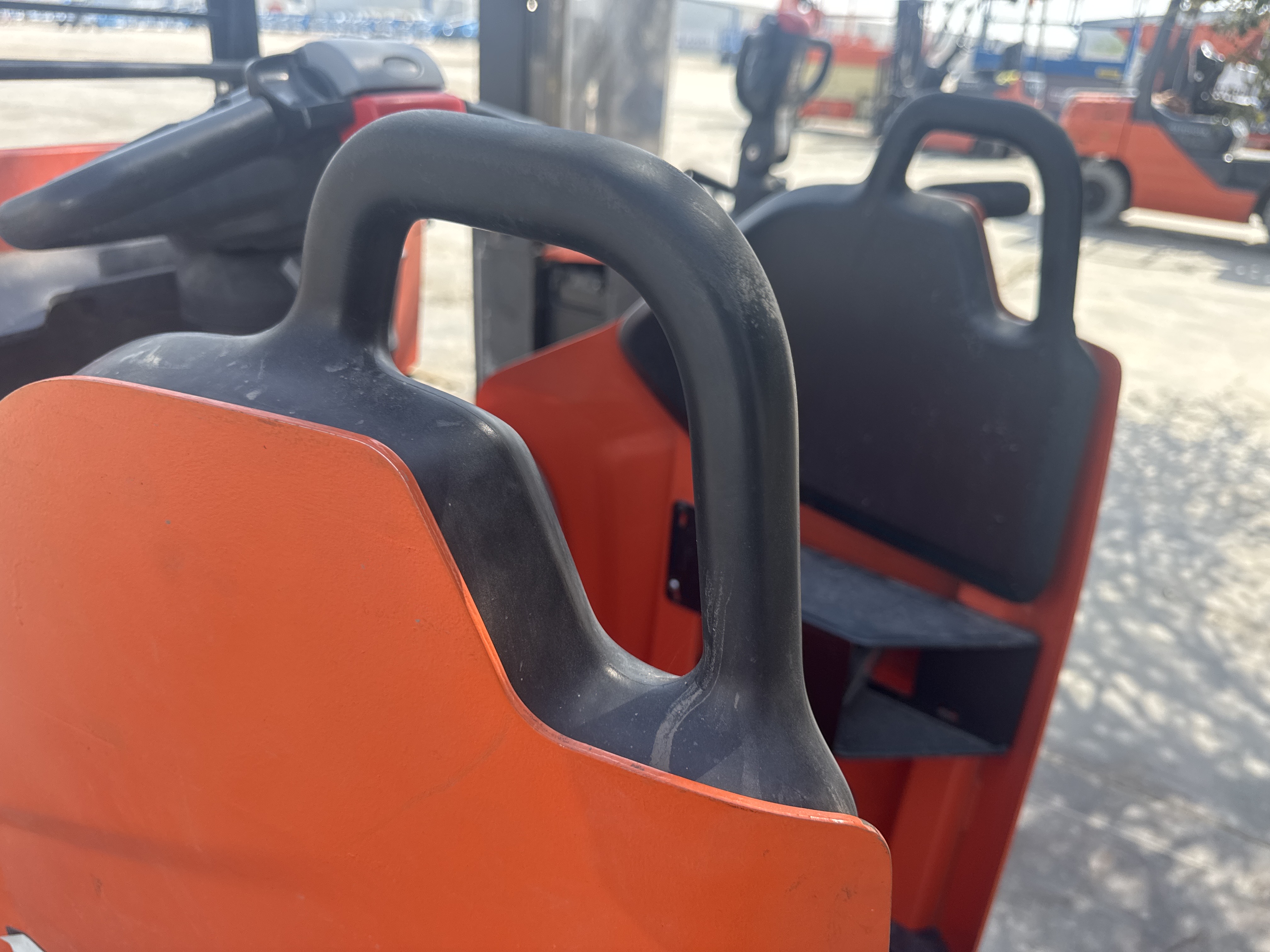 PTM-002-Toyota-Levio-LPE200-Pallet-trucks-inspection-Structure-Handrails-1