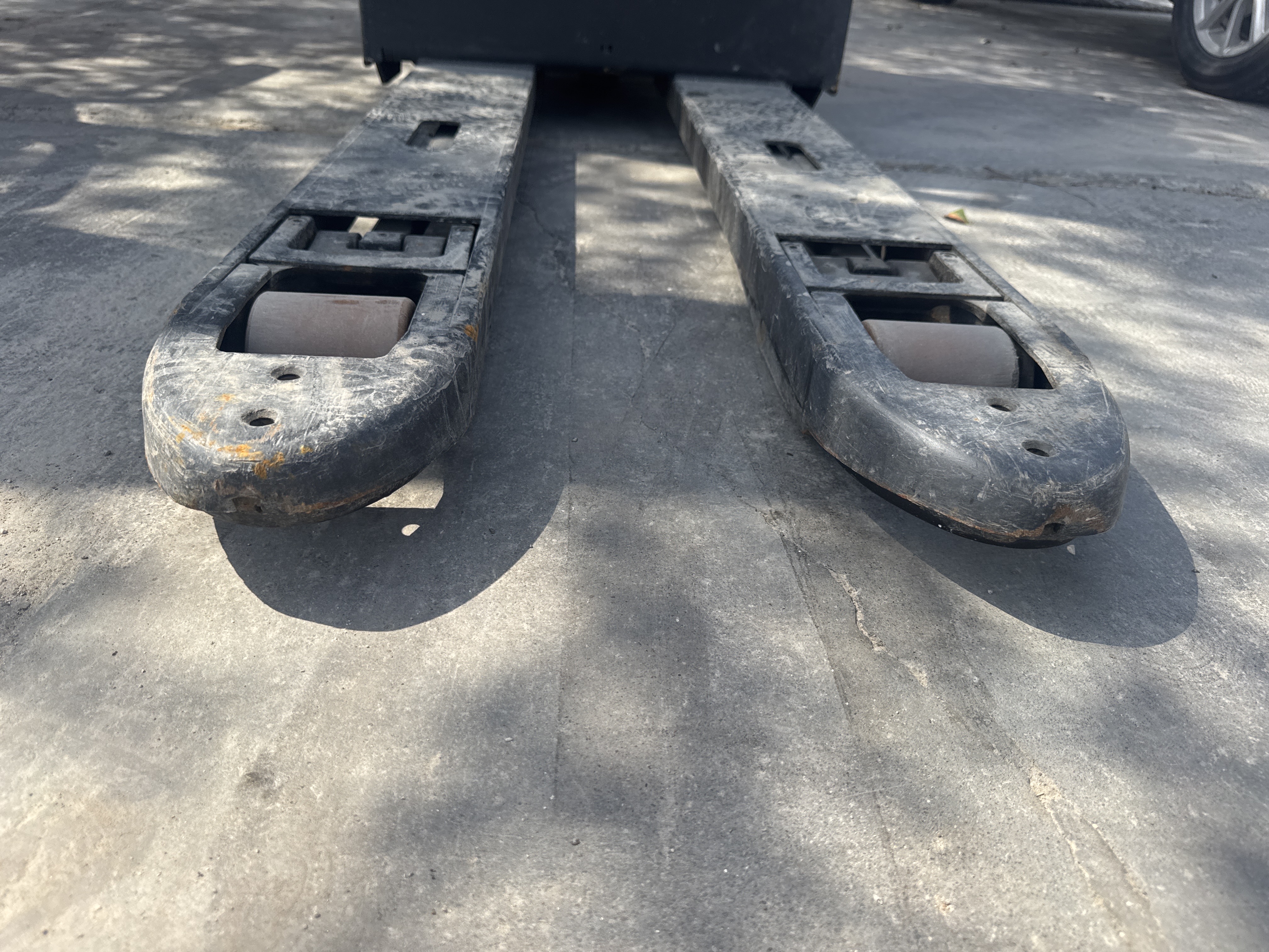 PTM-002-Toyota-Levio-LPE200-Pallet-trucks-inspection-Chassis-Forks-1