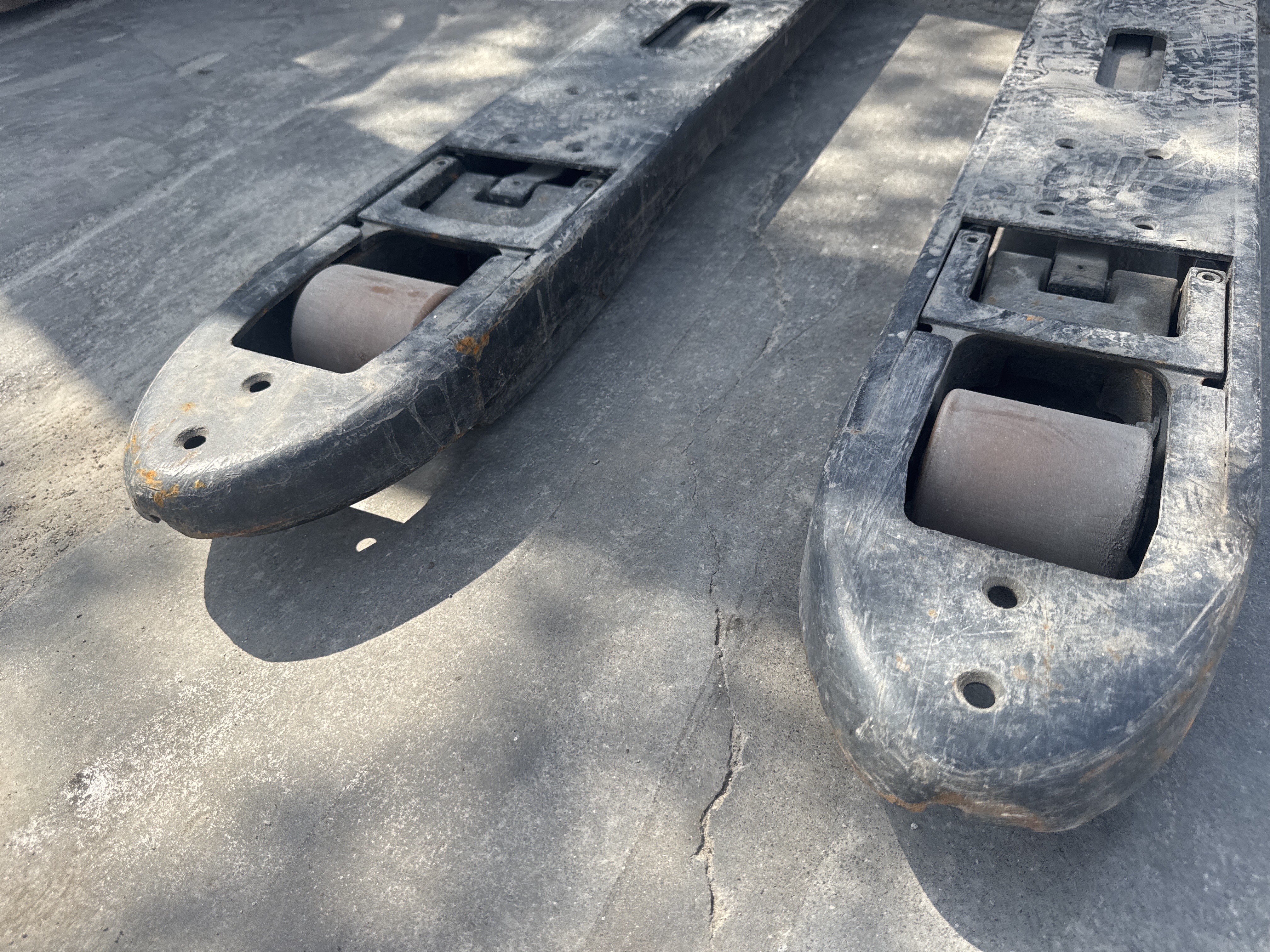 PTM-002-Toyota-Levio-LPE200-Pallet-trucks-inspection-Chassis-Tires-condition-1