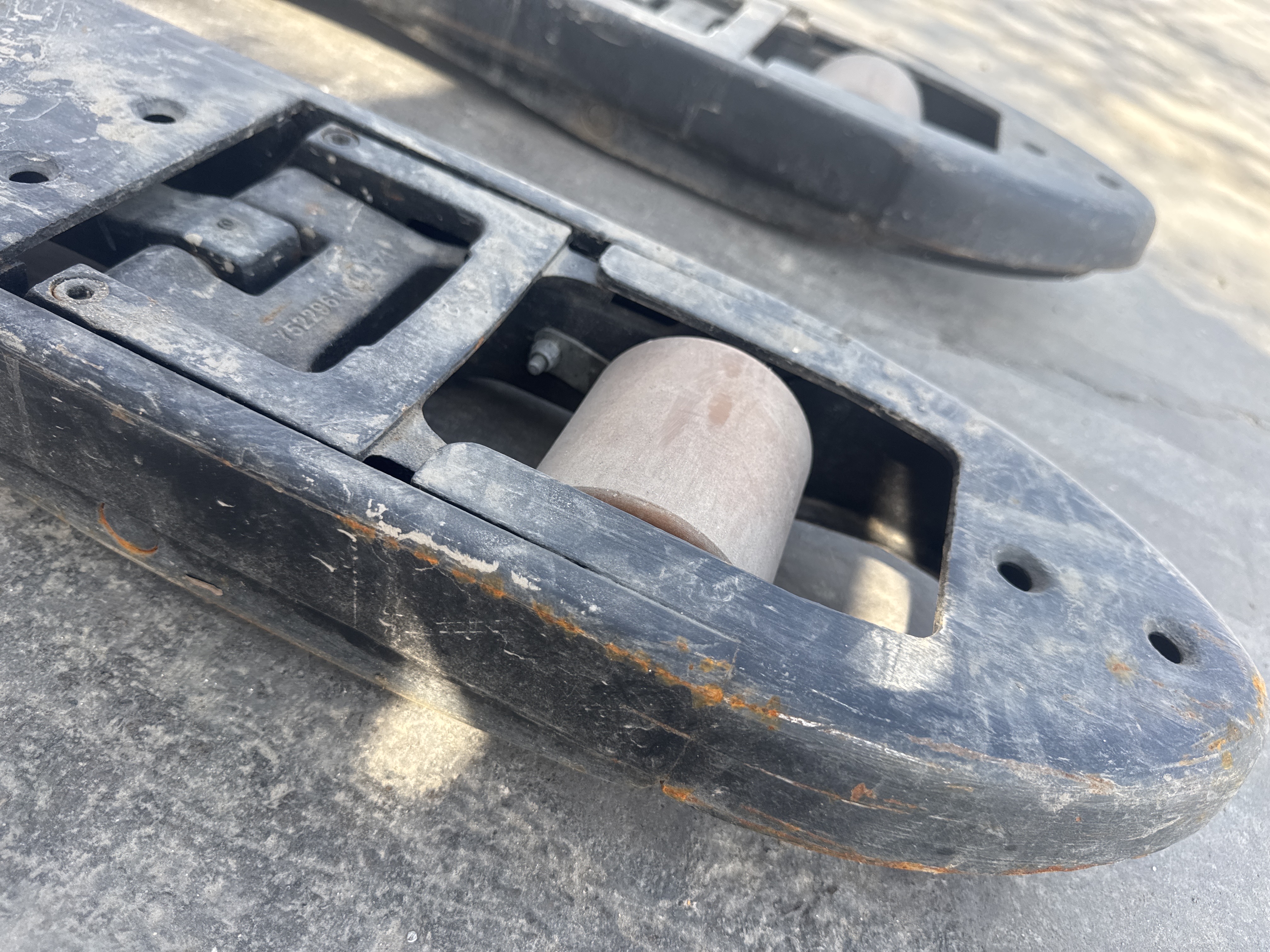 PTM-002-Toyota-Levio-LPE200-Pallet-trucks-inspection-Chassis-Tires-condition-1