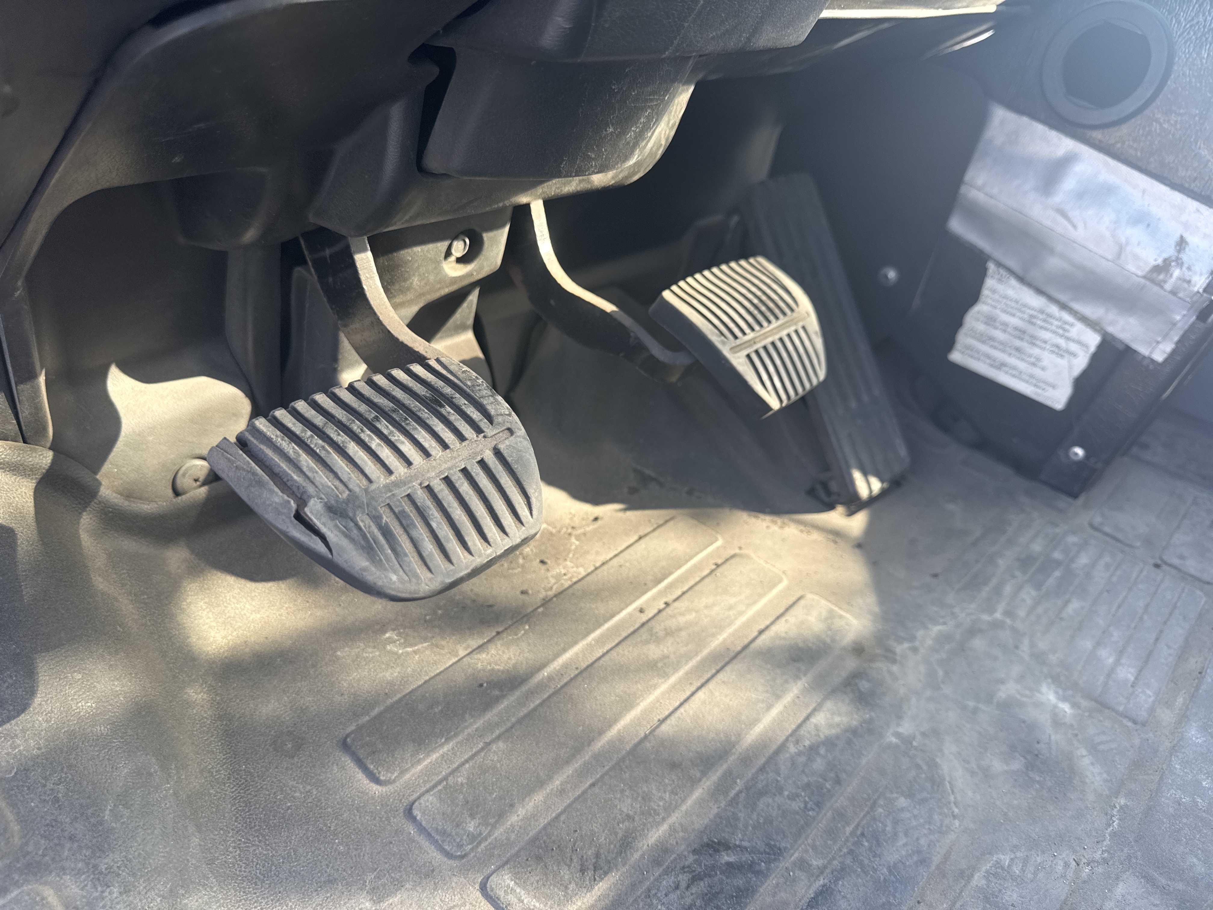 FLM-017-Toyota-8FDU30-Forklifts-inspection-Cabin-Pedals-1
