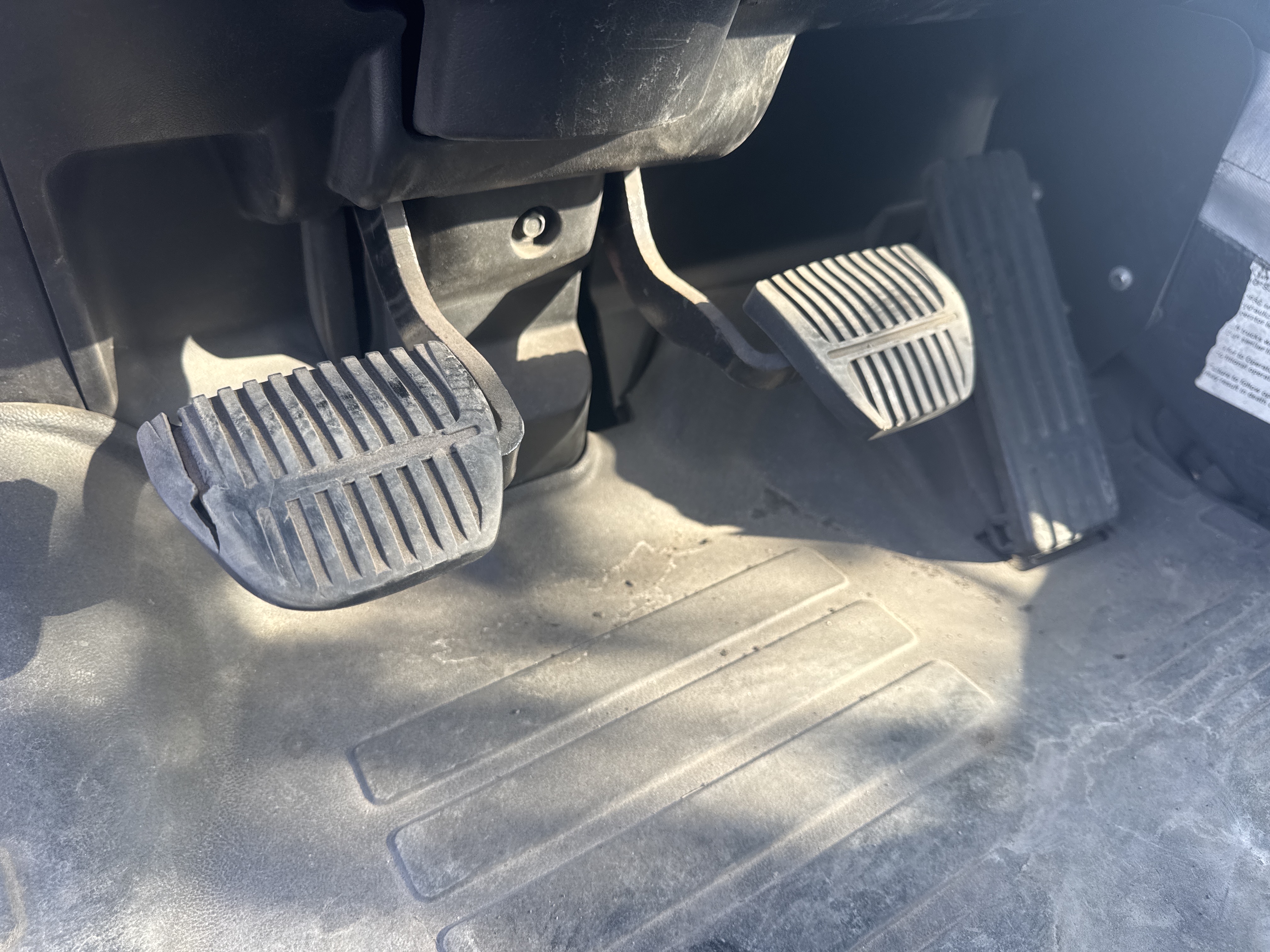FLM-017-Toyota-8FDU30-Forklifts-inspection-Cabin-Pedals-2