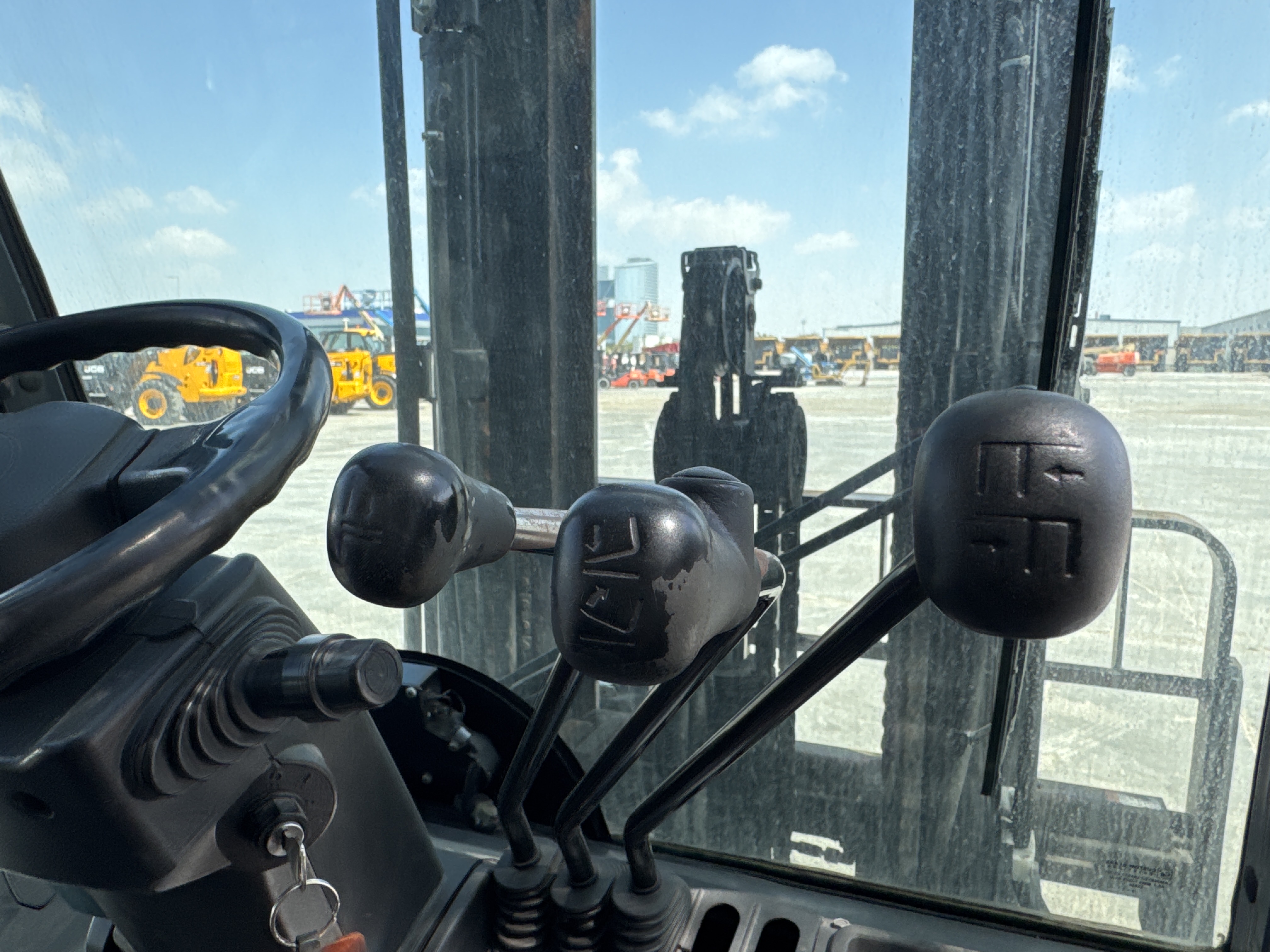 FLM-017-Toyota-8FDU30-Forklifts-inspection-Cabin-Joysticks-1