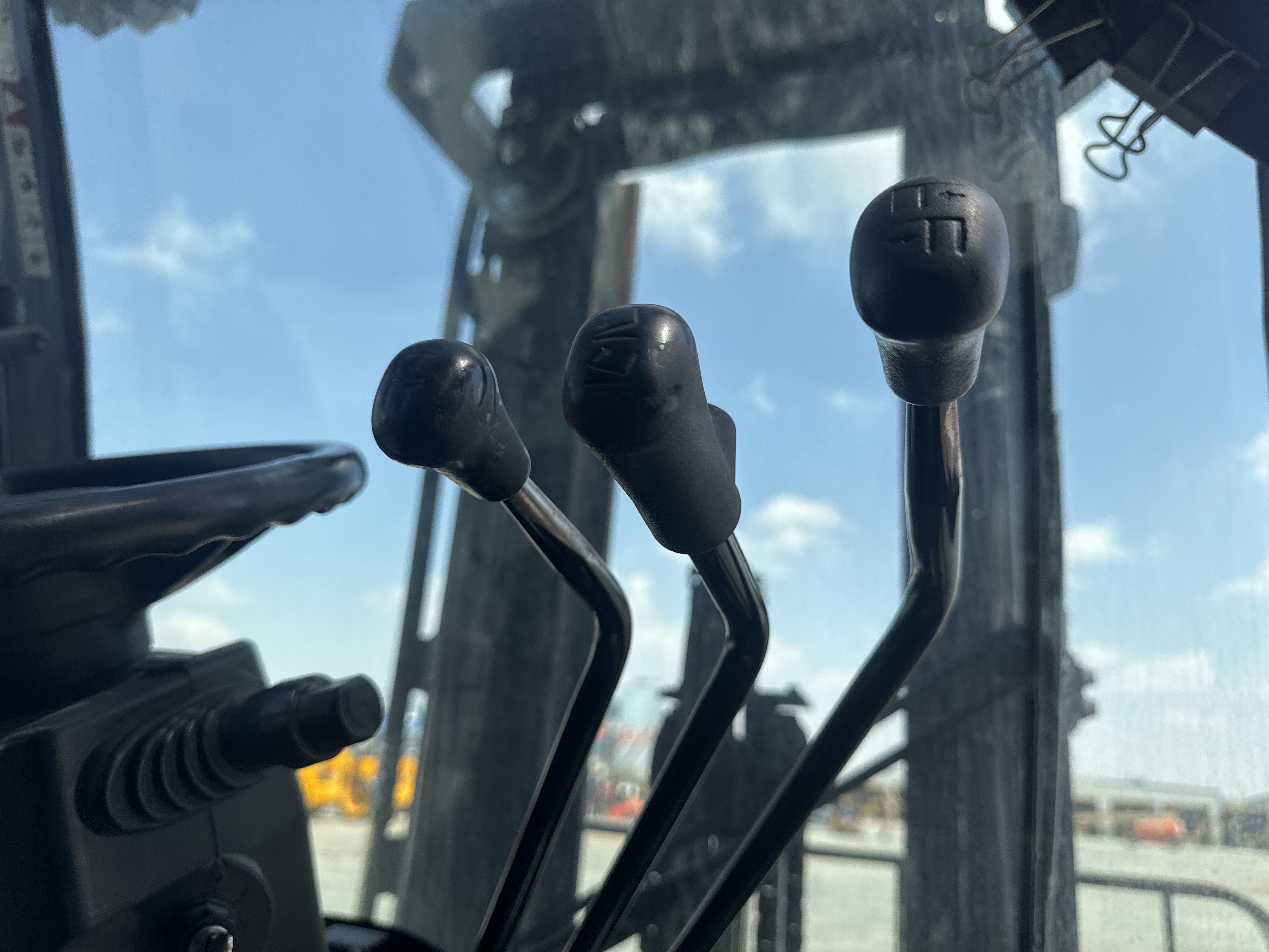 FLM-017-Toyota-8FDU30-Forklifts-inspection-Cabin-Joysticks-1