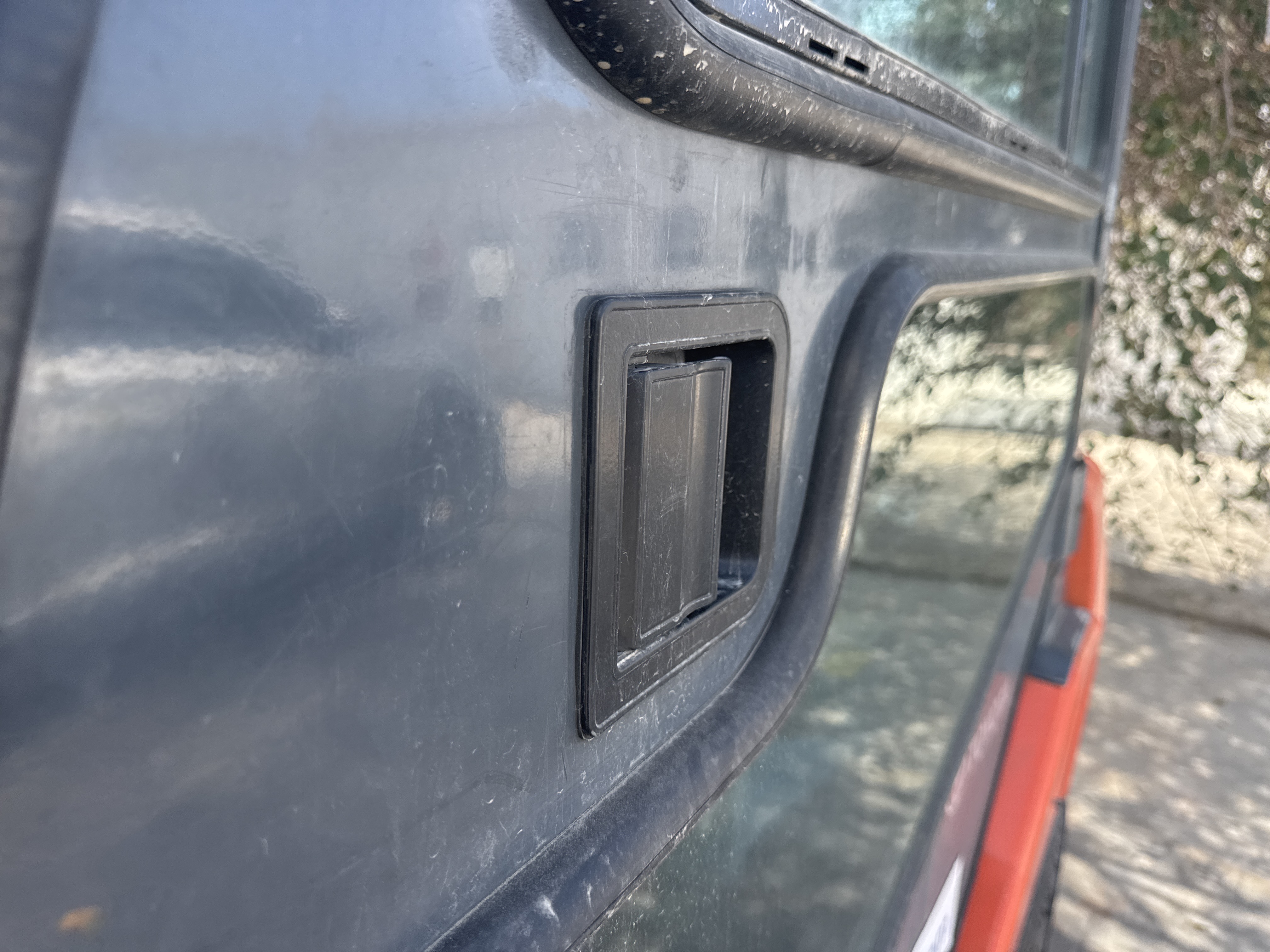 FLM-017-Toyota-8FDU30-Forklifts-inspection-Cabin-Door-handles-1