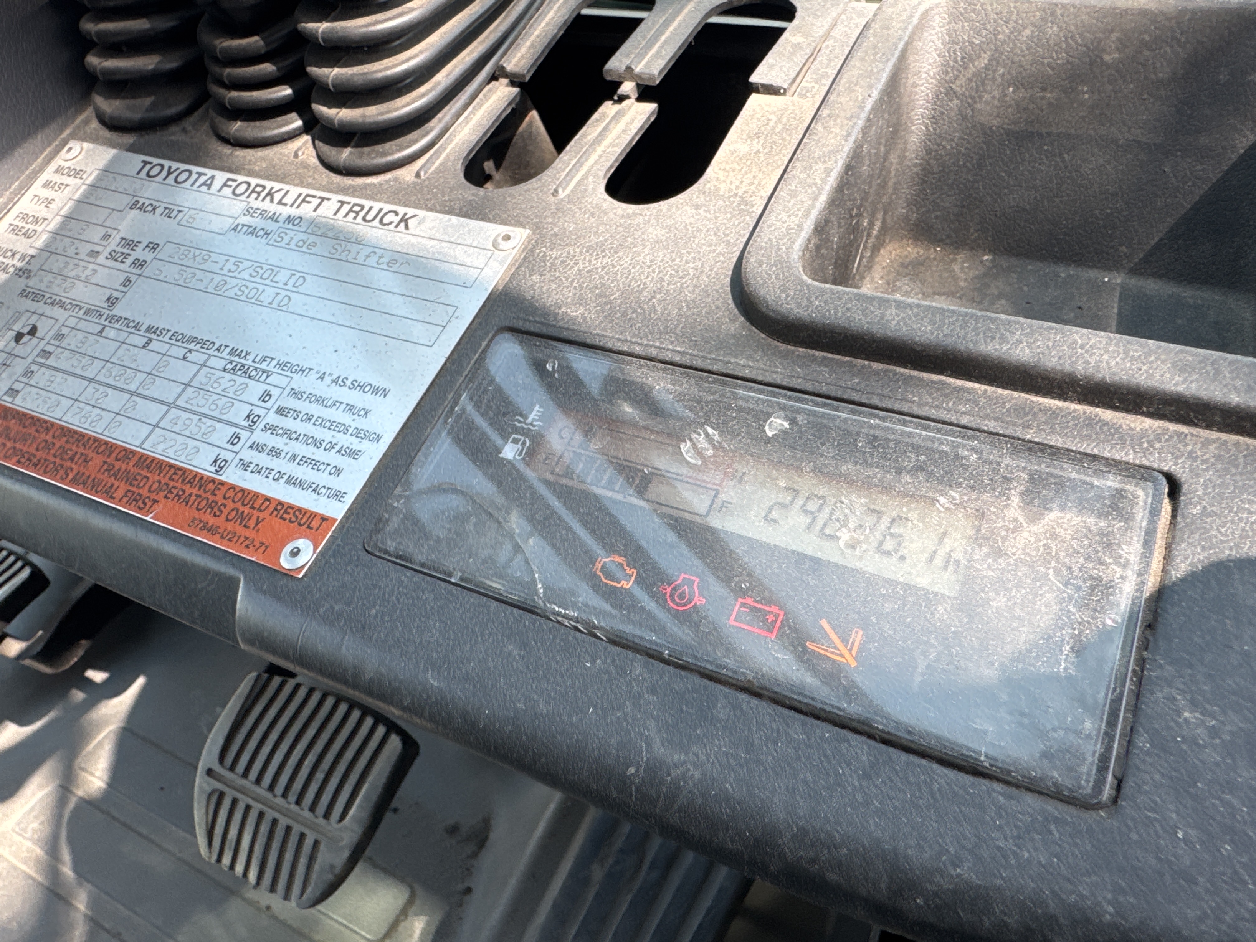 FLM-017-Toyota-8FDU30-Forklifts-inspection-Cabin-Instrument-cluster-1