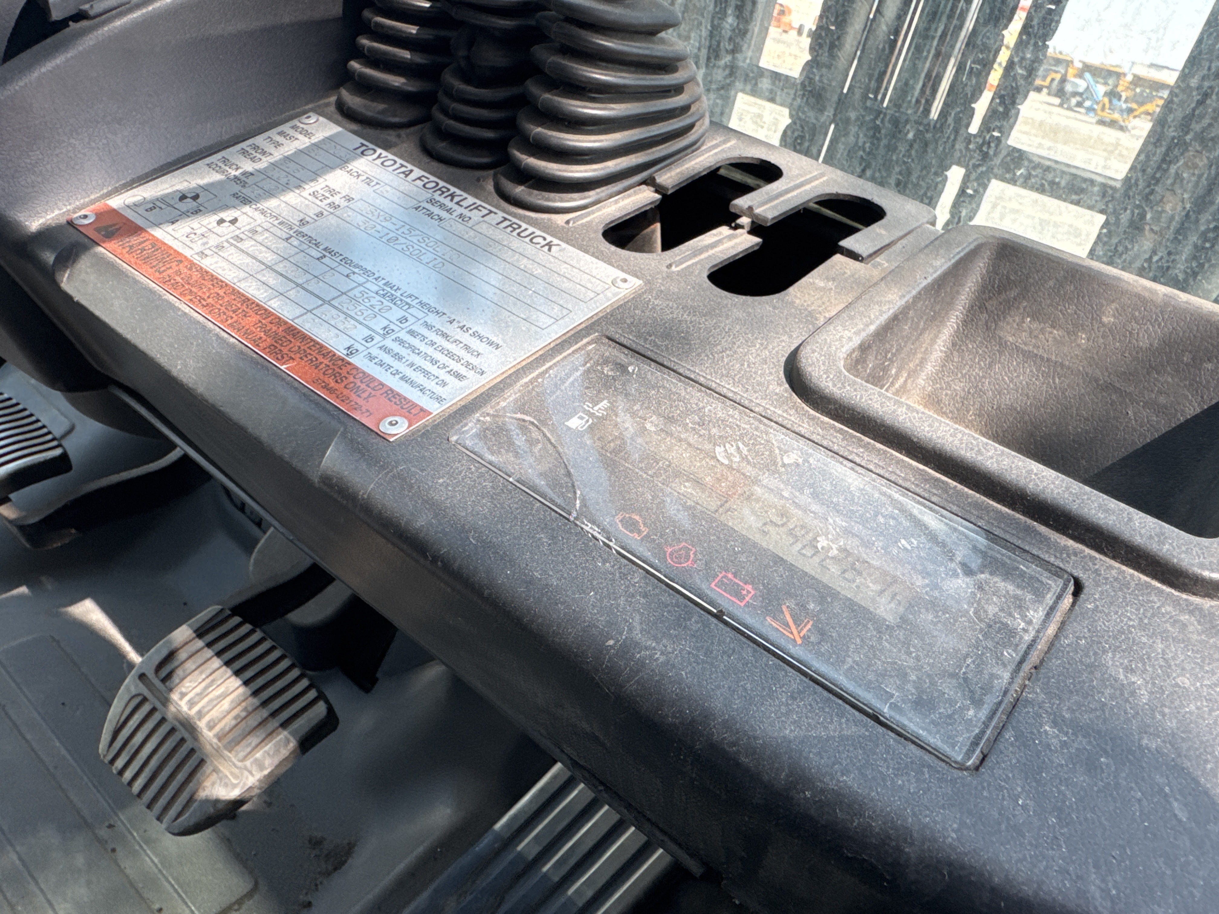 FLM-017-Toyota-8FDU30-Forklifts-inspection-Cabin-Instrument-cluster-1