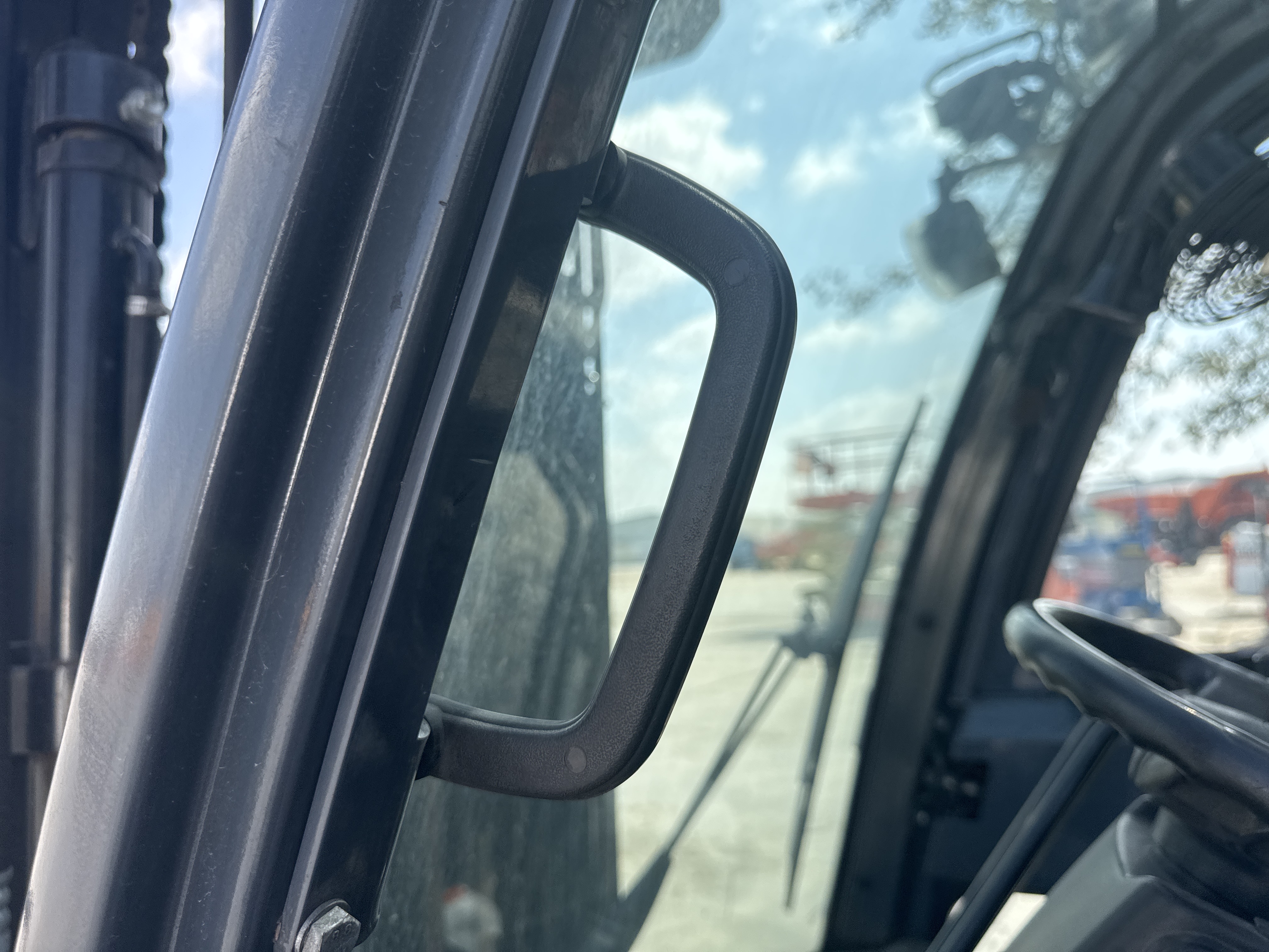FLM-017-Toyota-8FDU30-Forklifts-inspection-Structure-Handrails-1