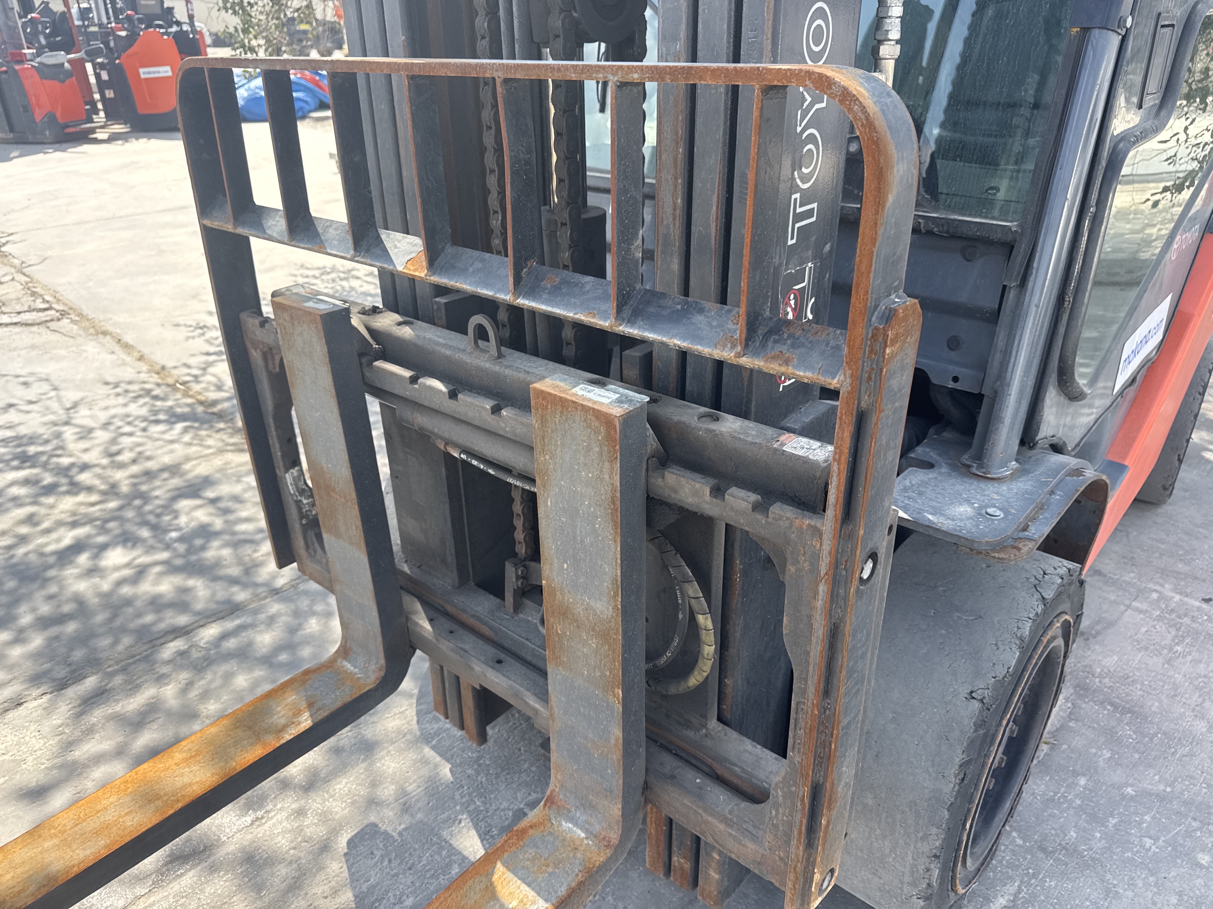 FLM-017-Toyota-8FDU30-Forklifts-inspection-Chassis-Carriage-1