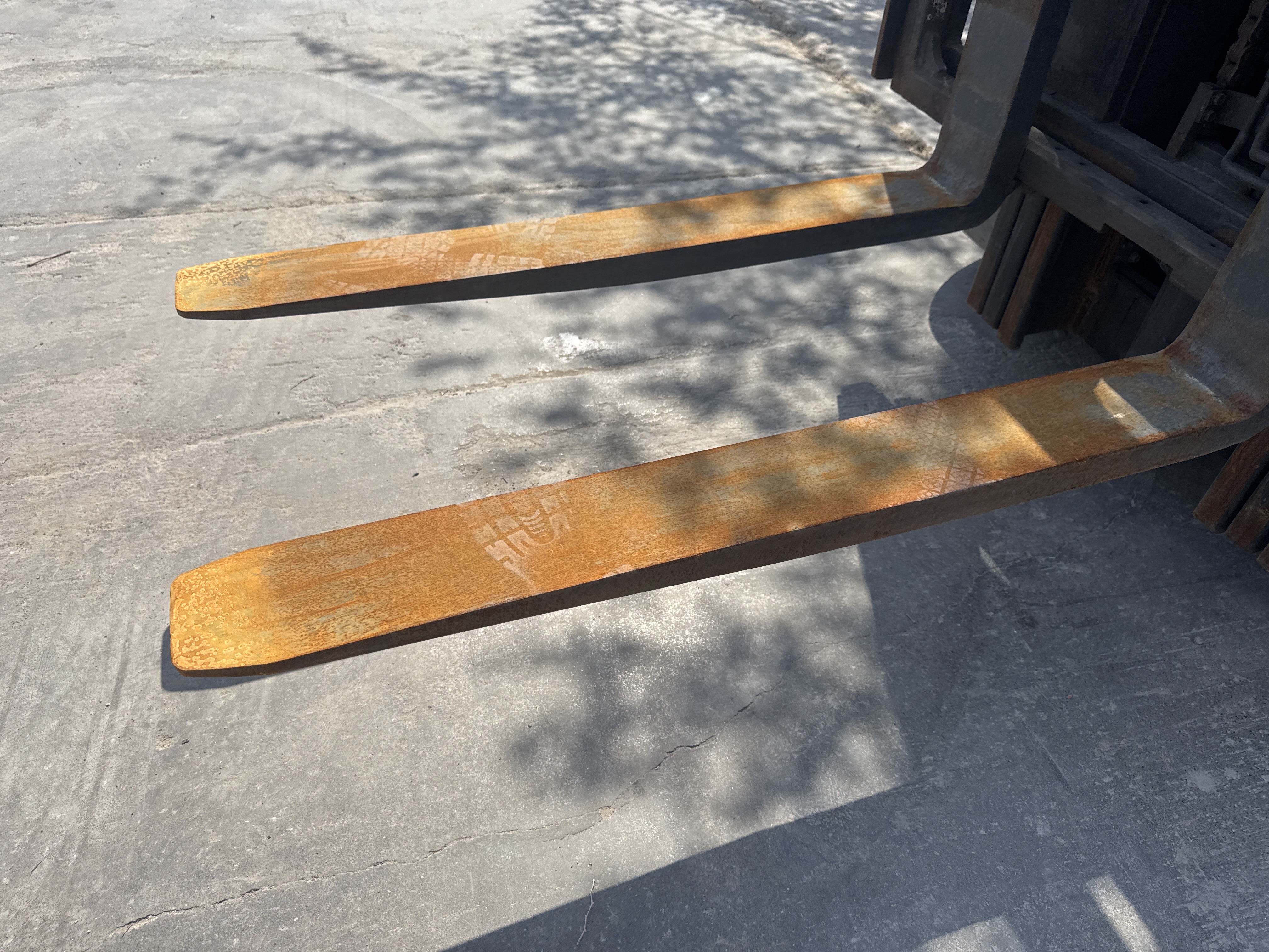 FLM-017-Toyota-8FDU30-Forklifts-inspection-Chassis-Forks-1