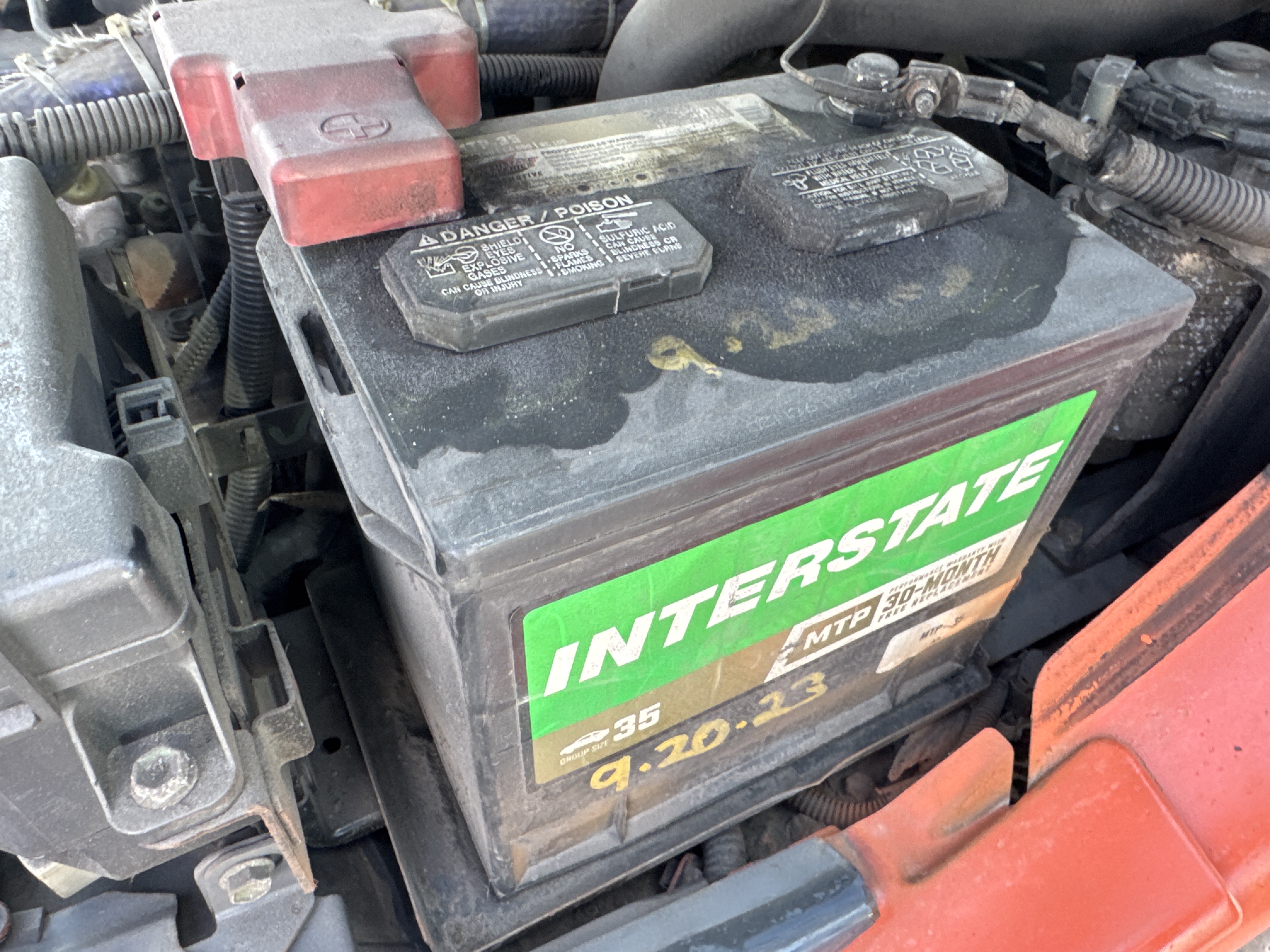 FLM-017-Toyota-8FDU30-Forklifts-inspection-Electronics-Battery-1