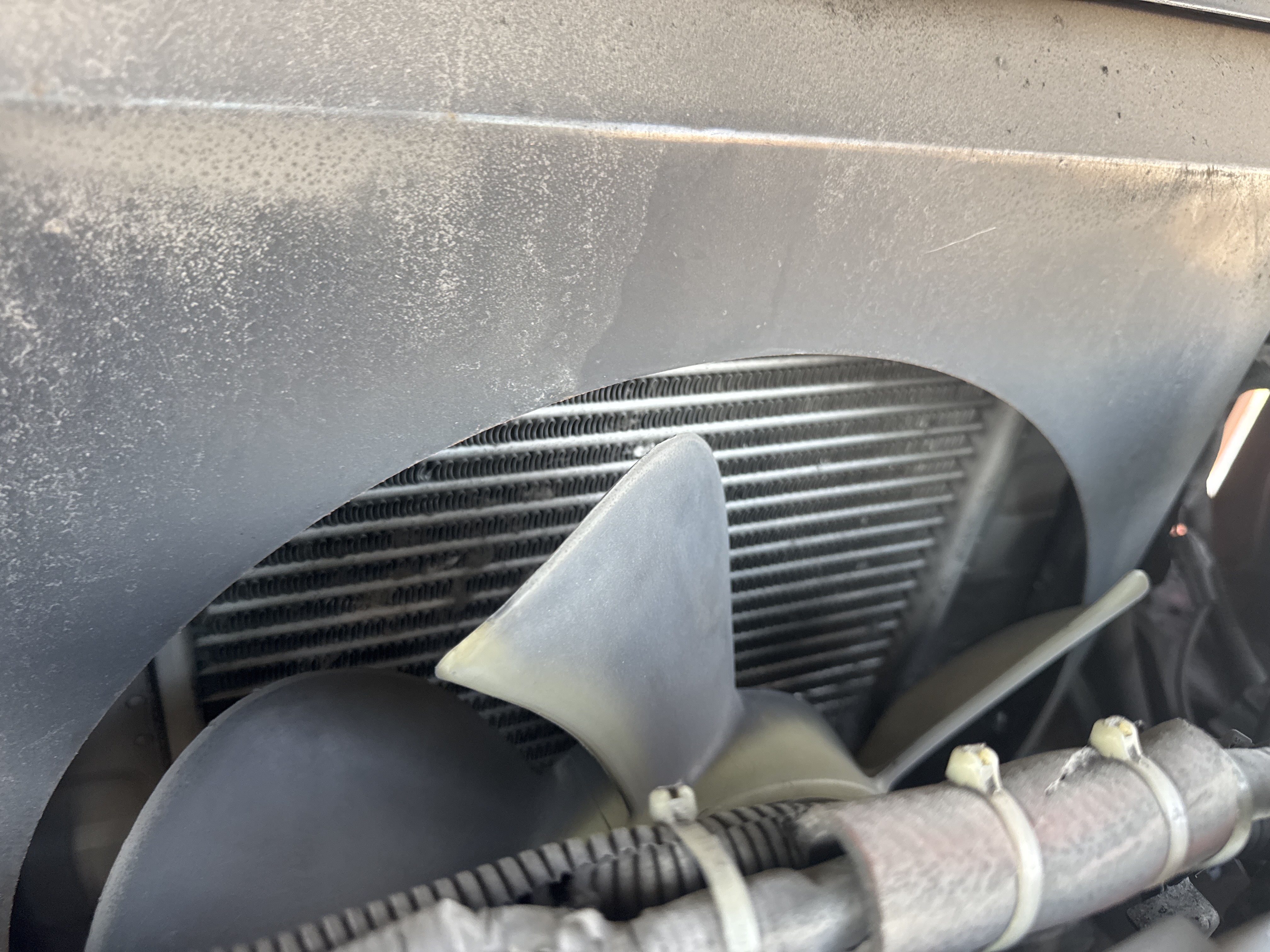 FLM-017-Toyota-8FDU30-Forklifts-inspection-Engine-Radiator,-condenser,-intercooler,-hydraulic-cooler-1
