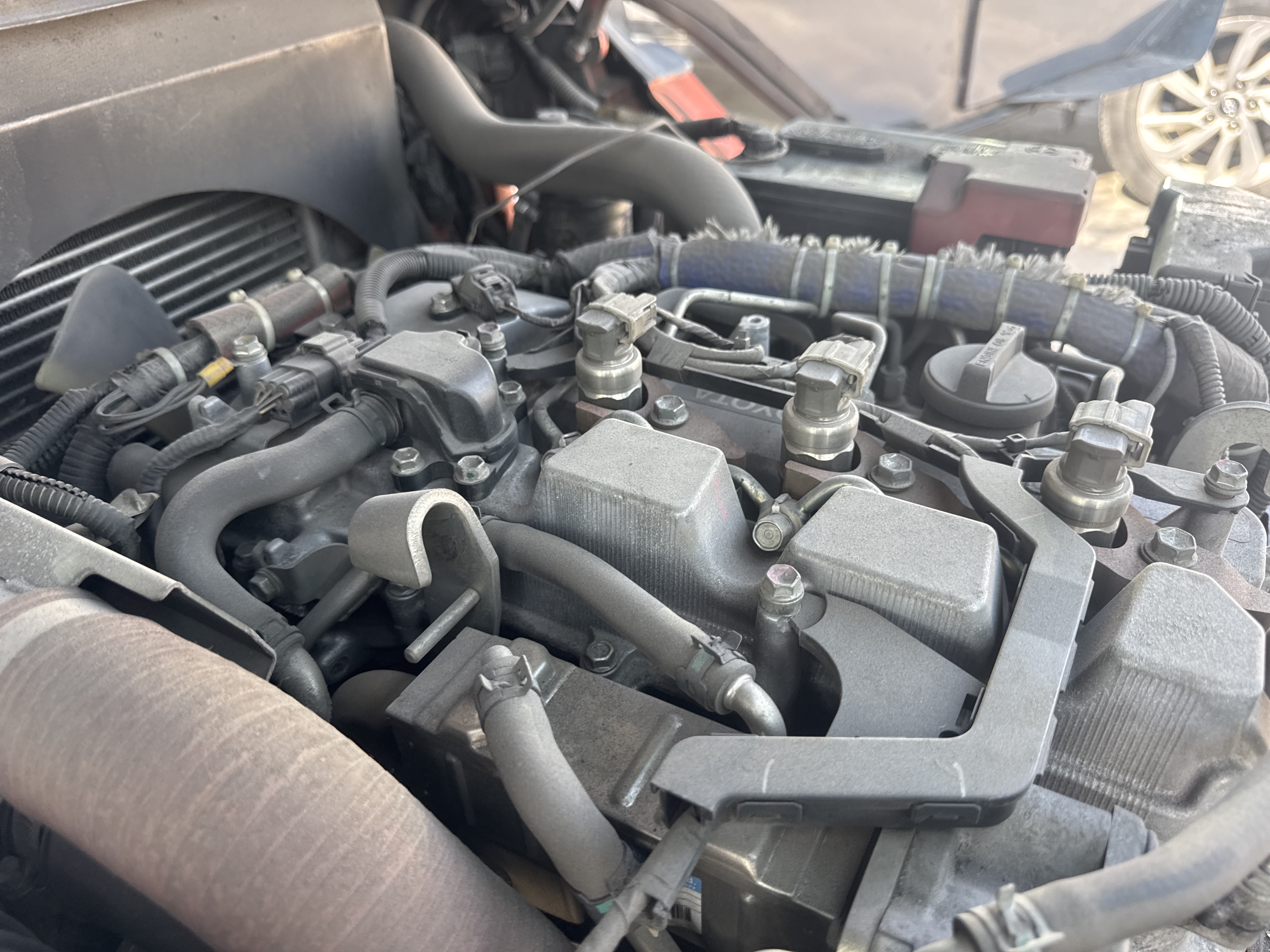 FLM-017-Toyota-8FDU30-Forklifts-inspection-Engine-Engine-oil-leaks-1