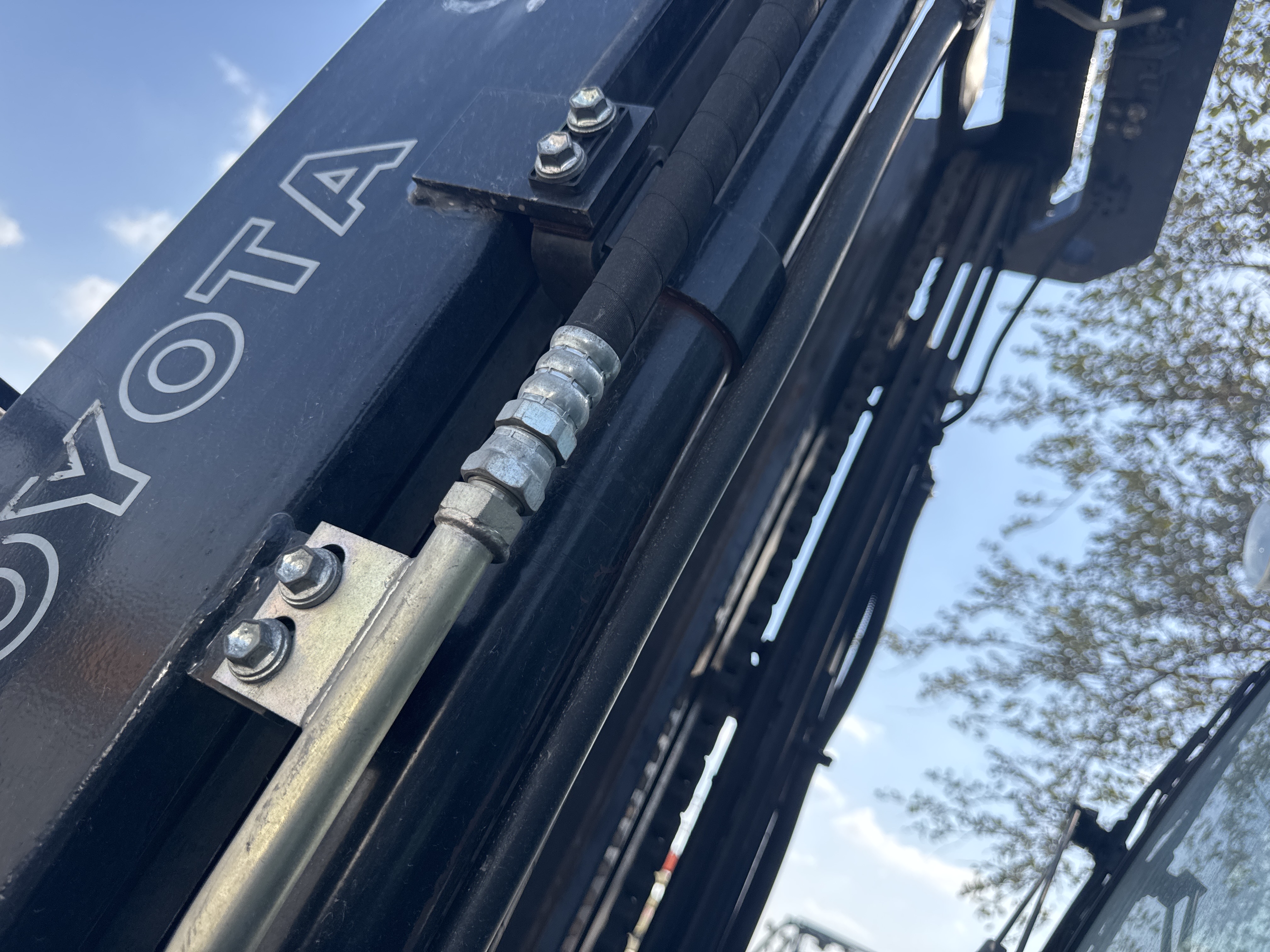 FLM-017-Toyota-8FDU30-Forklifts-inspection-Hydraulics-Hydraulic-hoses-and-lines-1
