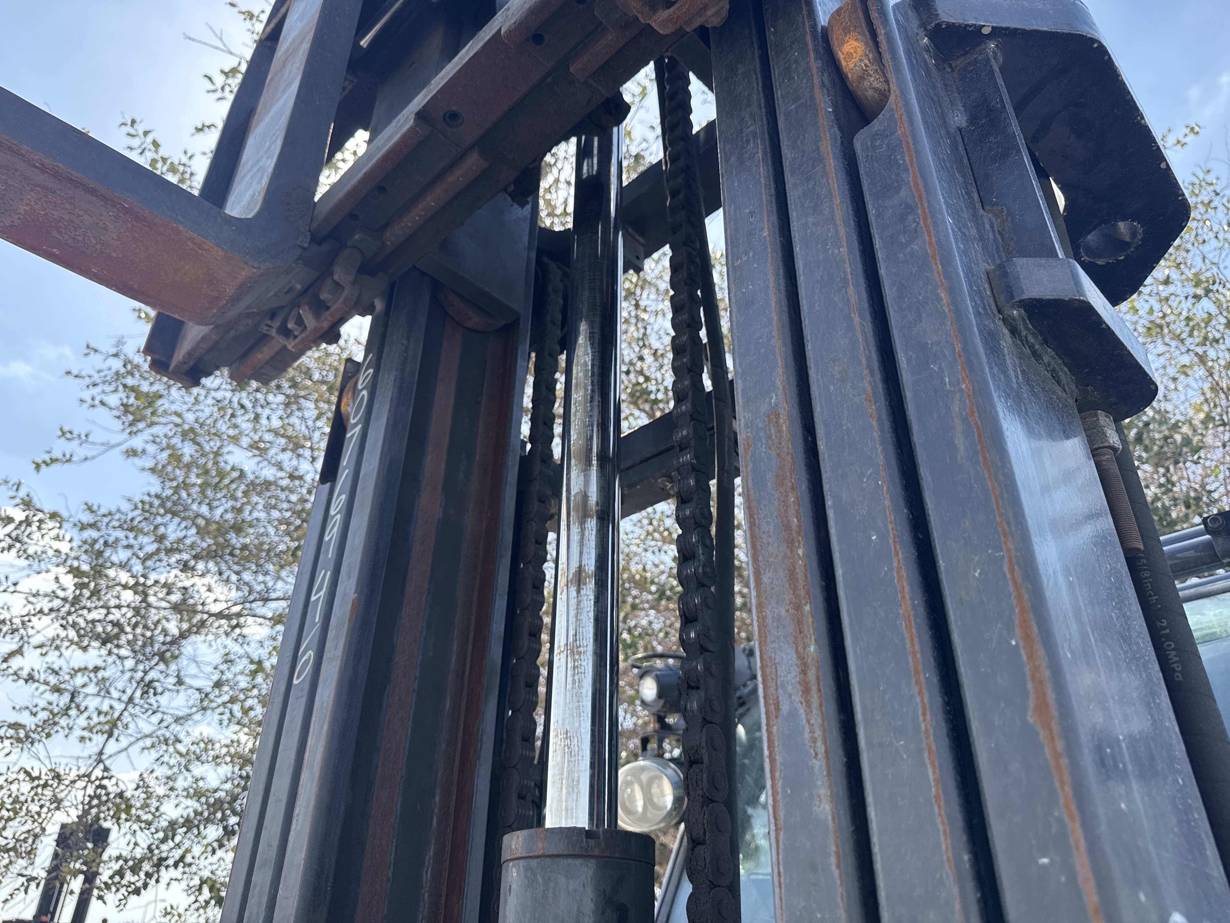 FLM-017-Toyota-8FDU30-Forklifts-inspection-Hydraulics-Lift-cylinders-1