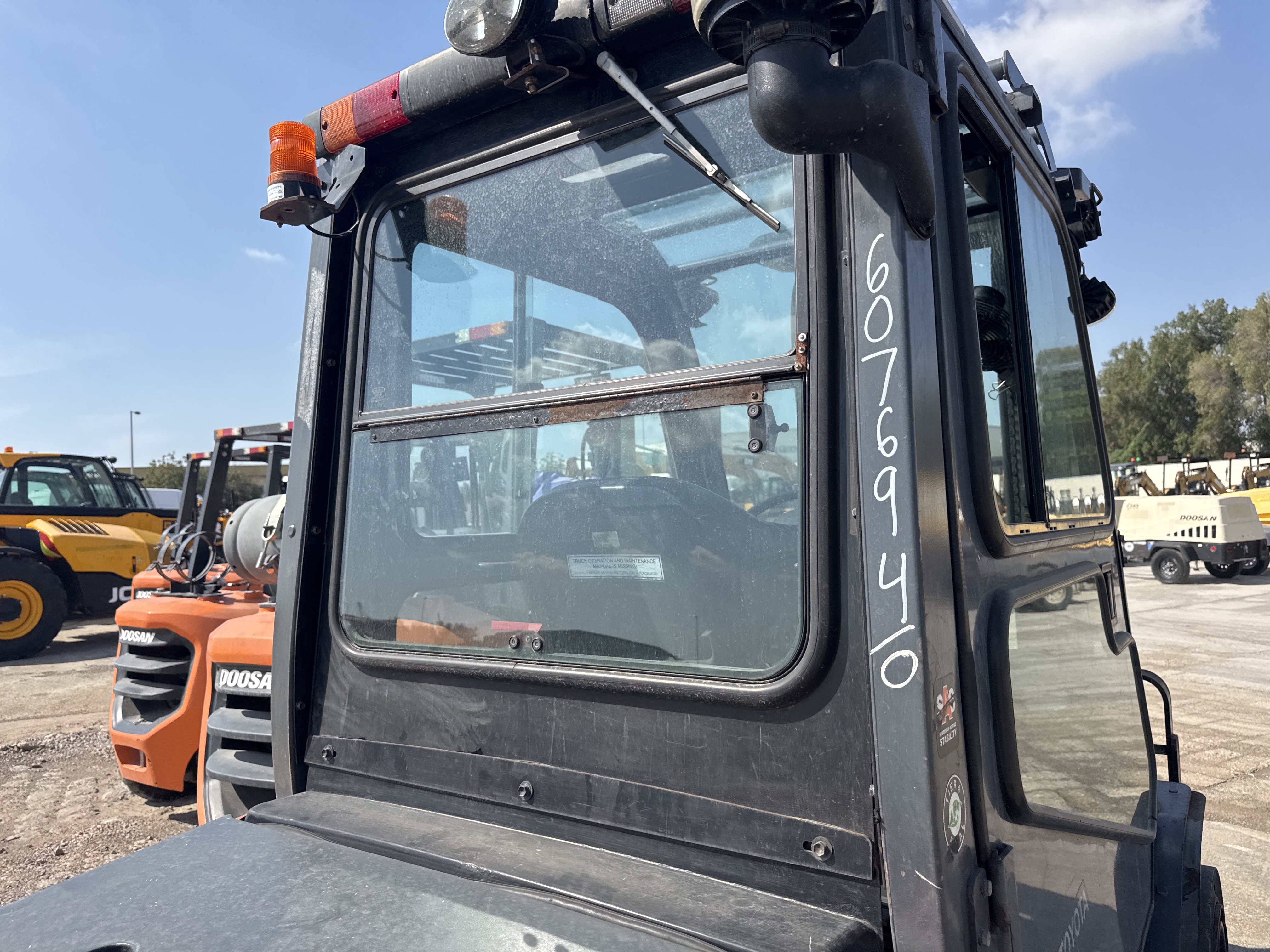 FLM-017-Toyota-8FDU30-Forklifts-inspection-Safety-Glass-1