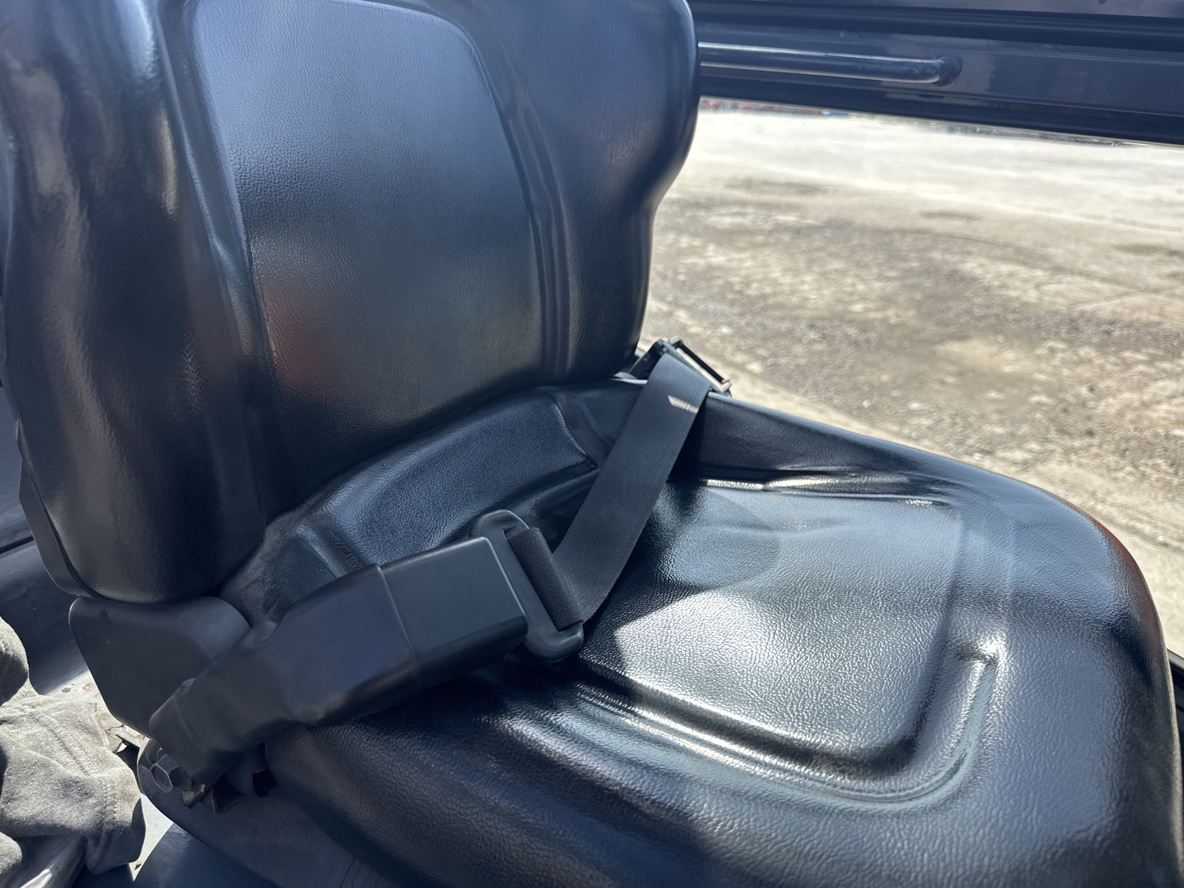FLM-017-Toyota-8FDU30-Forklifts-inspection-Safety-Seat-belts-1