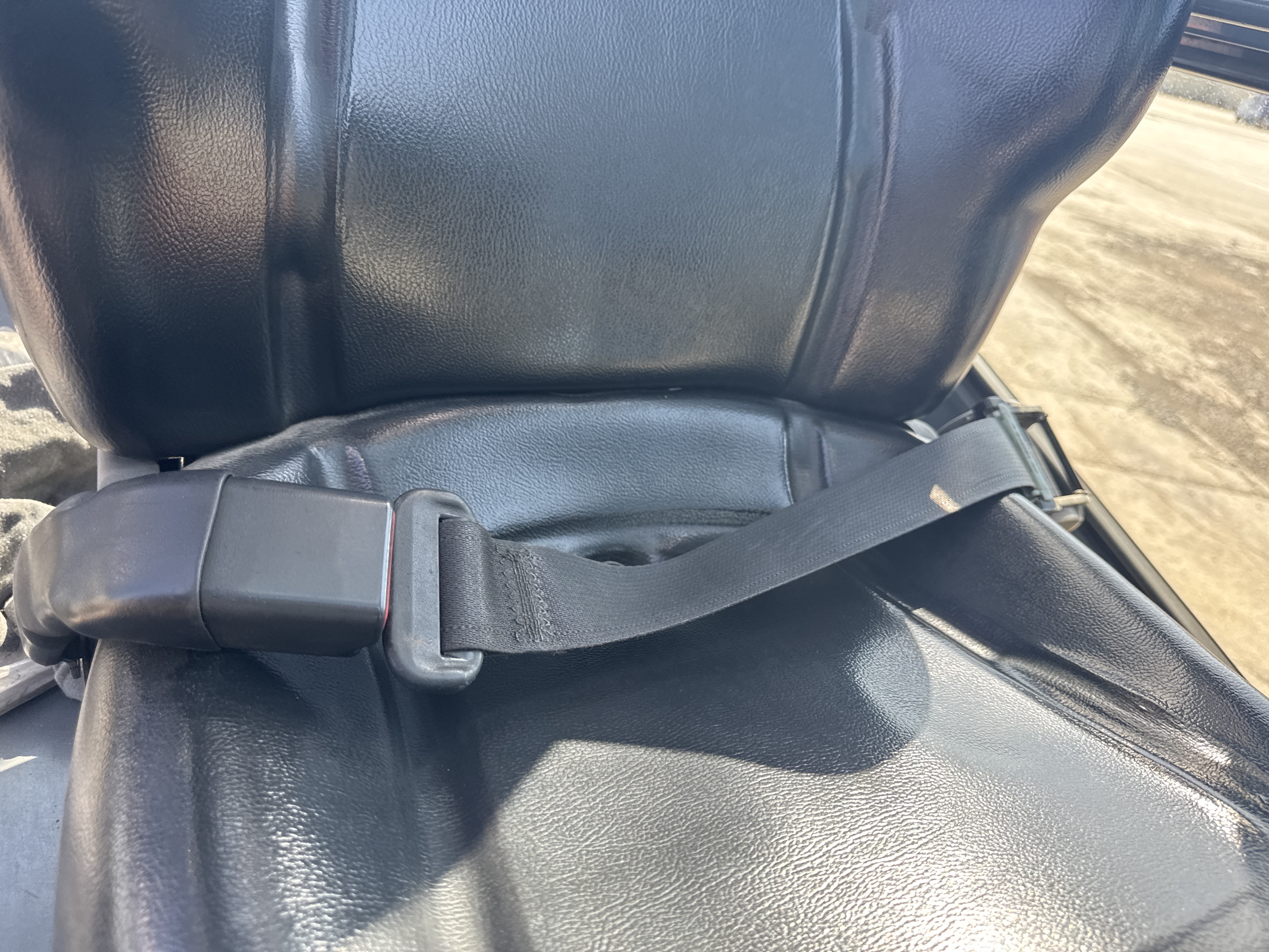 FLM-017-Toyota-8FDU30-Forklifts-inspection-Safety-Seat-belts-1