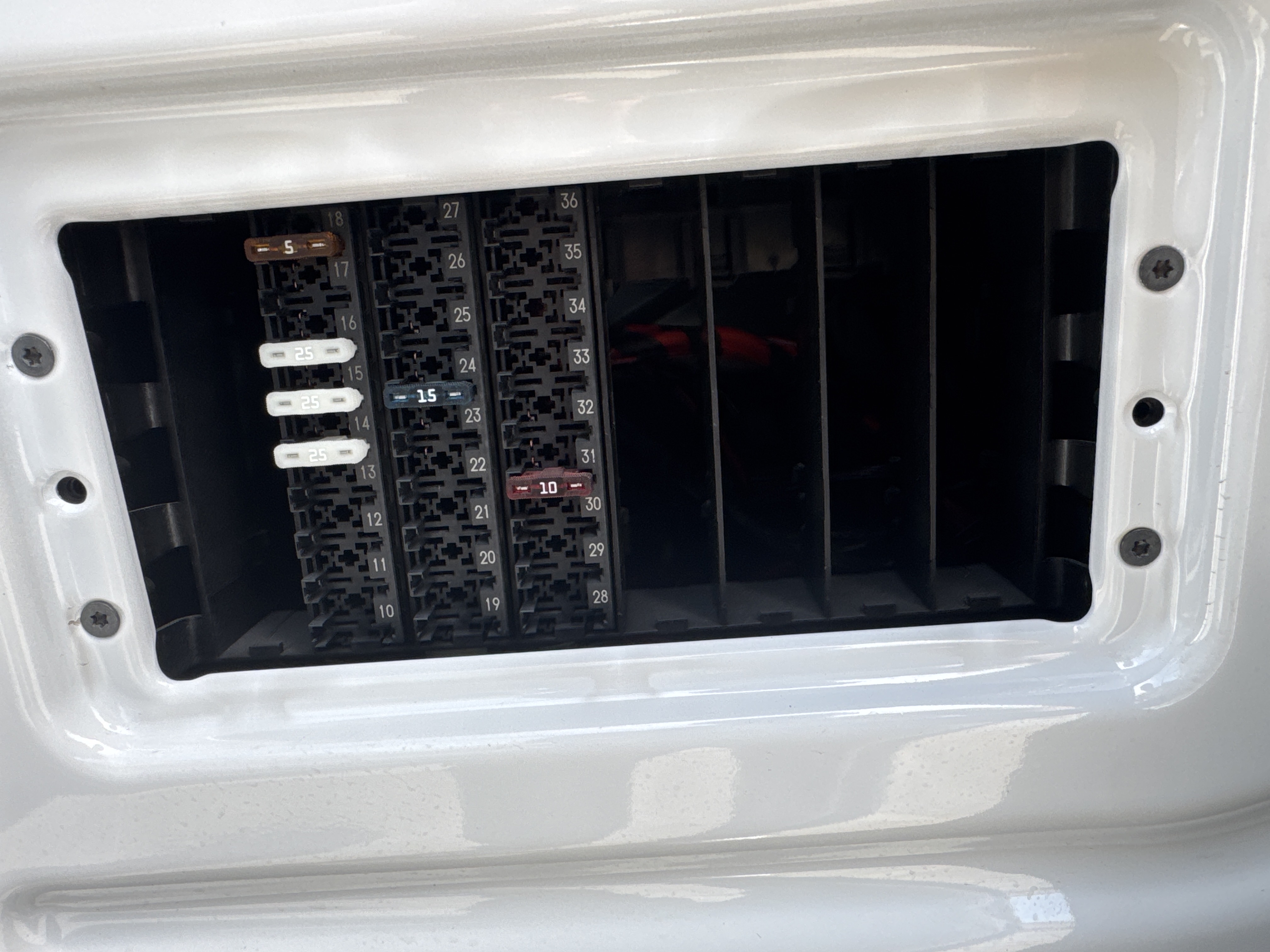 VCV-001-مرسيدس-بنز-سبرنتر-417-CDi-فان-نقل-بضائع-فحص-الكهربائيات-صندوق-الصمامات-1