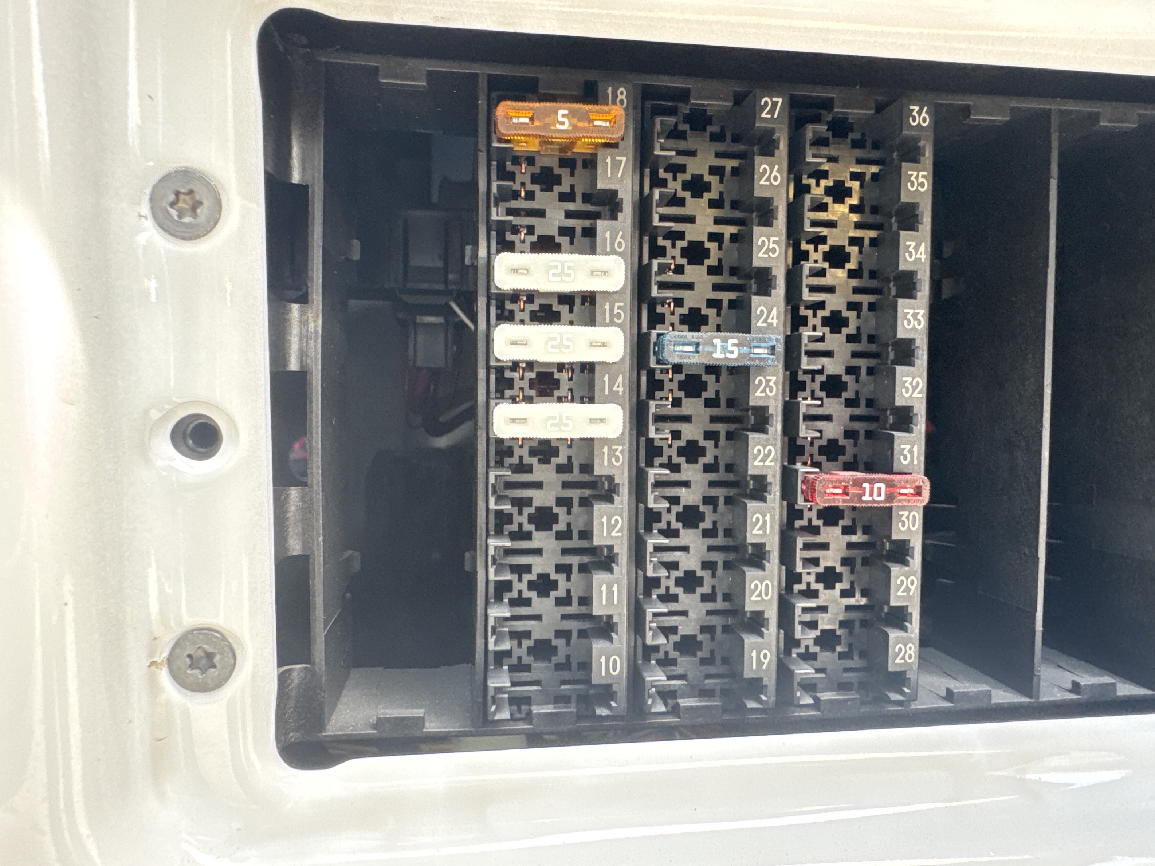 VCV-001-مرسيدس-بنز-سبرنتر-417-CDi-فان-نقل-بضائع-فحص-الكهربائيات-صندوق-الصمامات-1