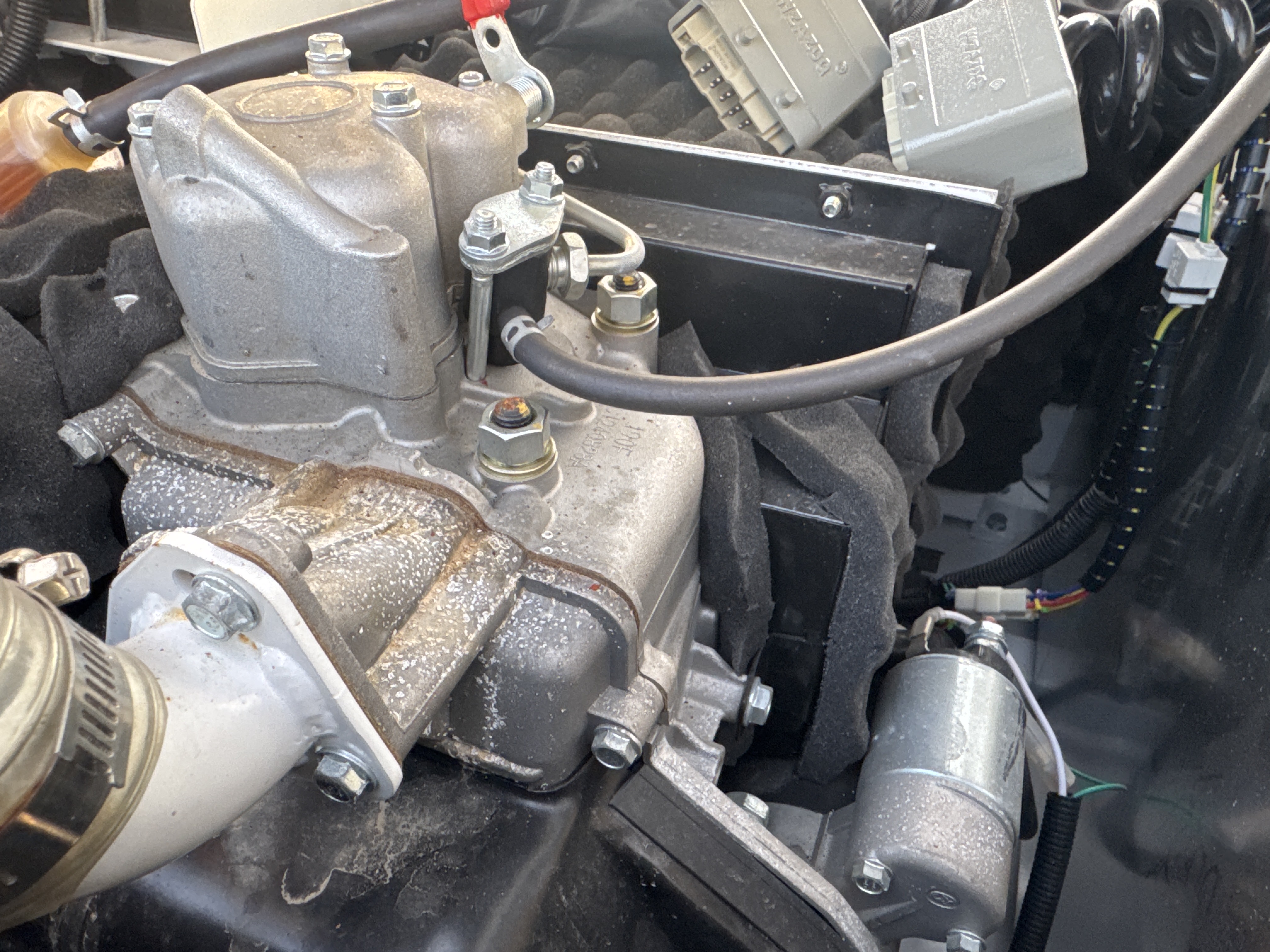 LTA-002-Hunter-Pro-GLTS4005-Light-towers-inspection-Engine-Engine-oil-leaks-1