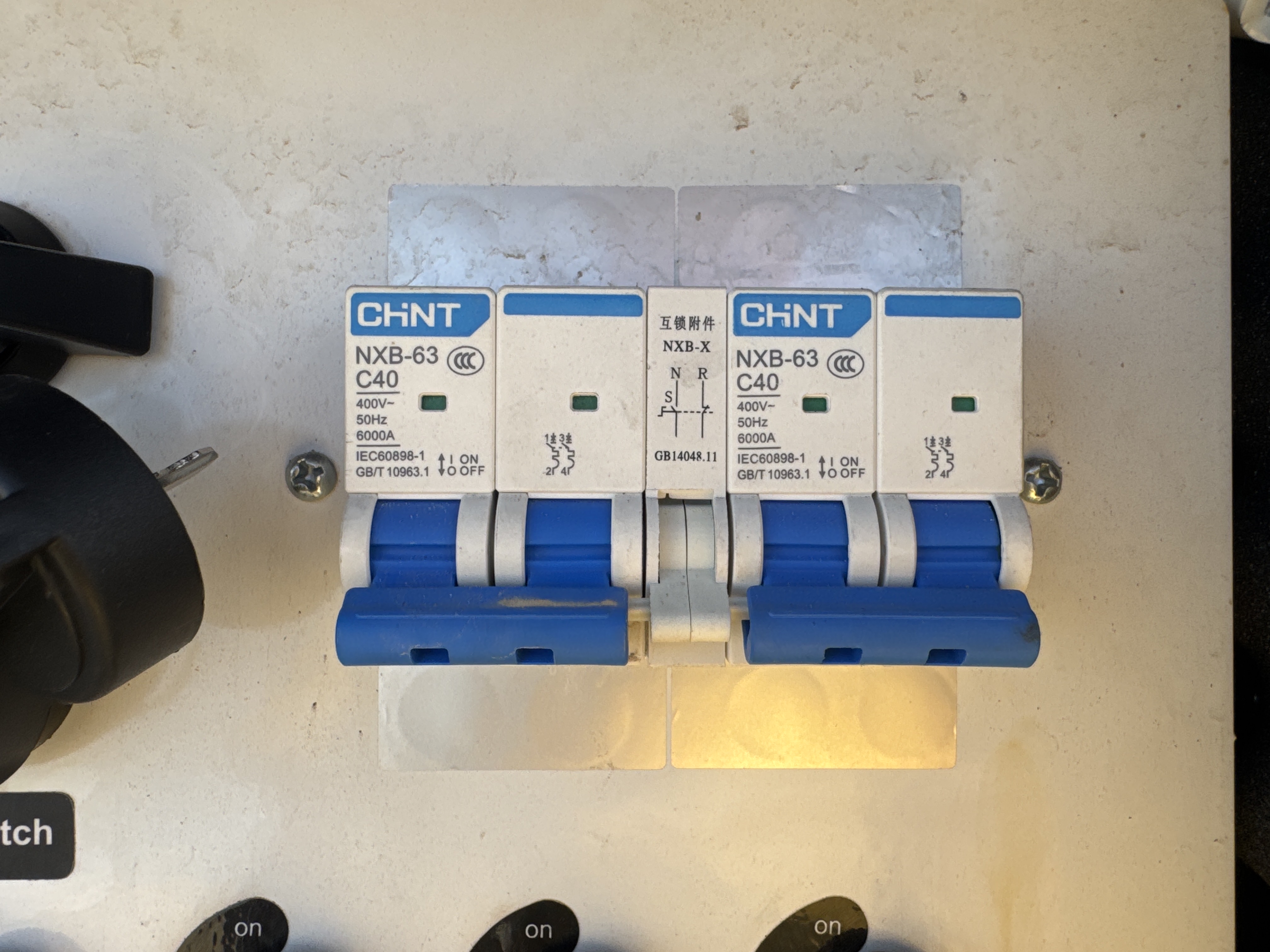 LTA-002-Hunter-Pro-GLTS4005-Light-towers-inspection-Electronics-Circuit-breakers-1