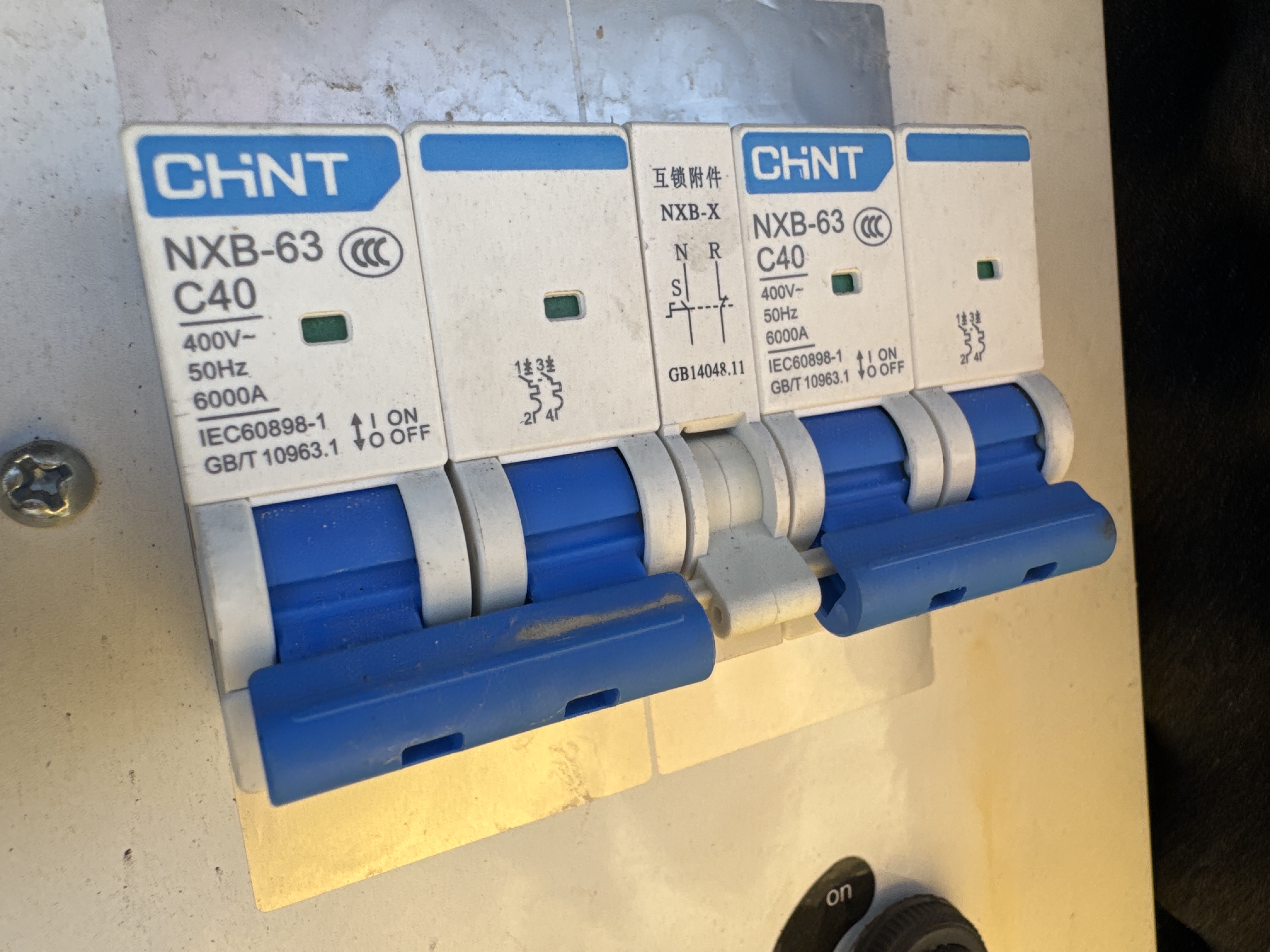 LTA-002-Hunter-Pro-GLTS4005-Light-towers-inspection-Electronics-Circuit-breakers-1