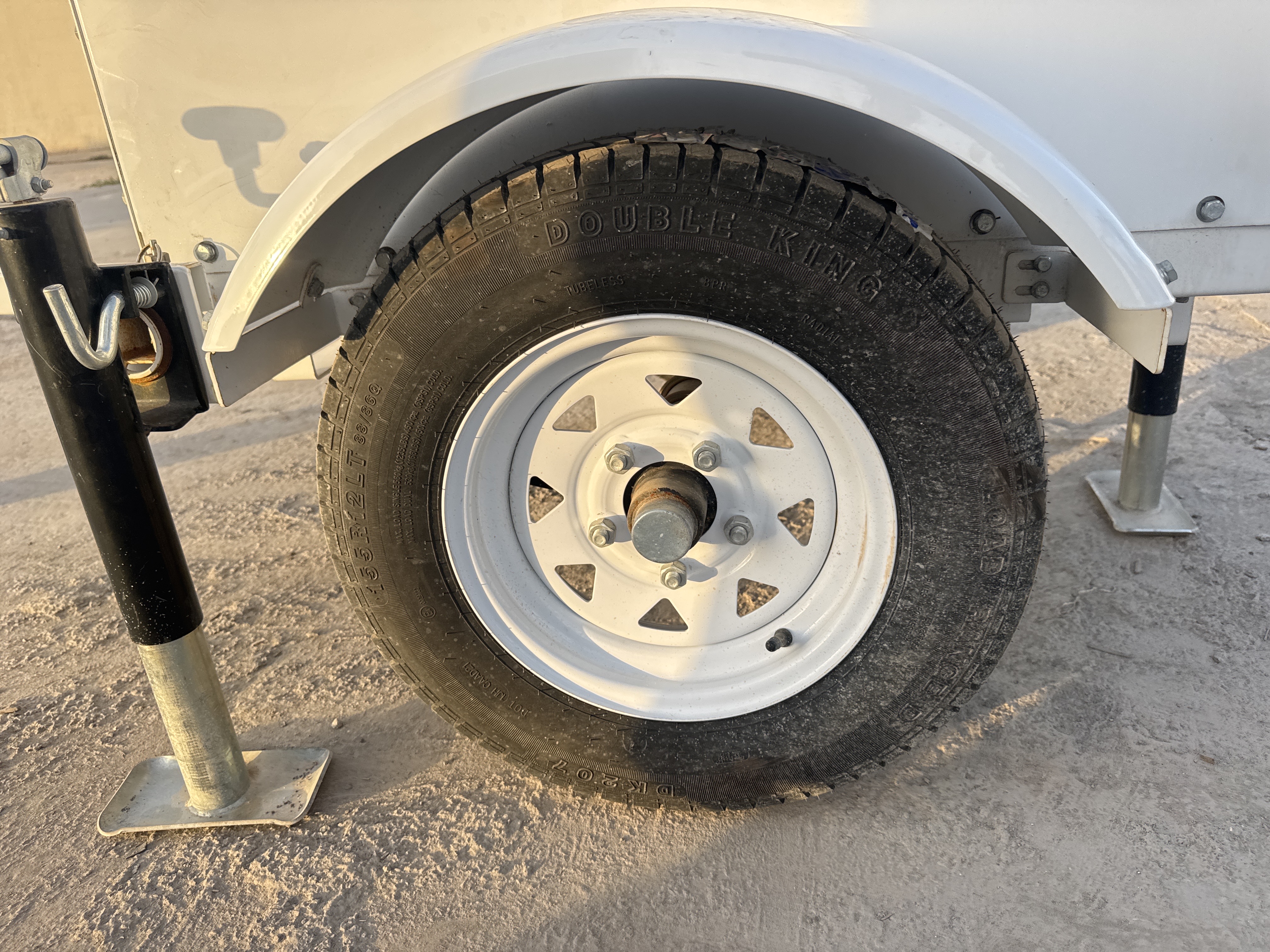 LTA-002-Hunter-Pro-GLTS4005-Light-towers-inspection-Structure-Left-rear-tire-/-wheel-hub---condition-1