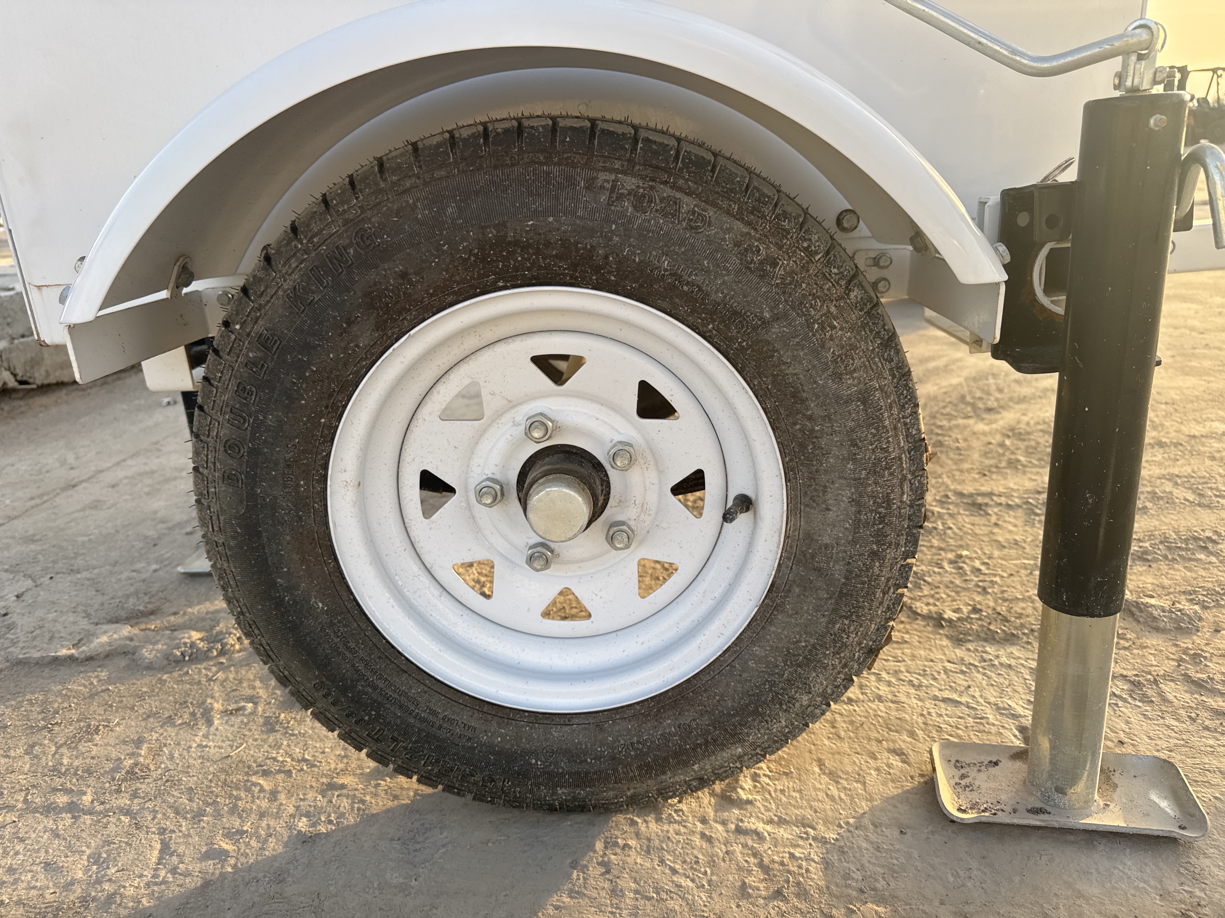 LTA-002-Hunter-Pro-GLTS4005-Light-towers-inspection-Structure-Right-rear-tire-/-wheel-hub---condition-1