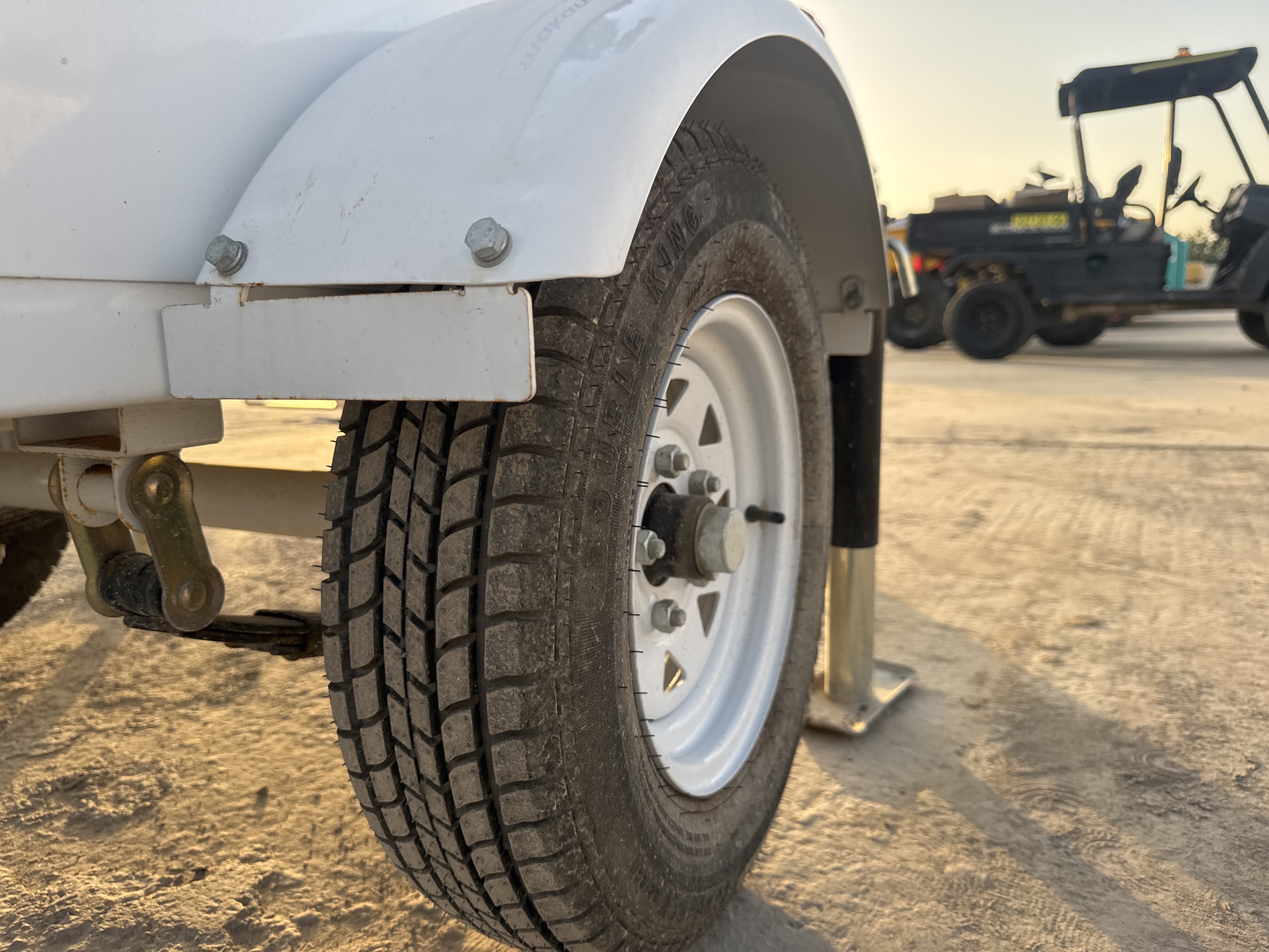 LTA-002-Hunter-Pro-GLTS4005-Light-towers-inspection-Structure-Right-rear-tire-/-wheel-hub---condition-2