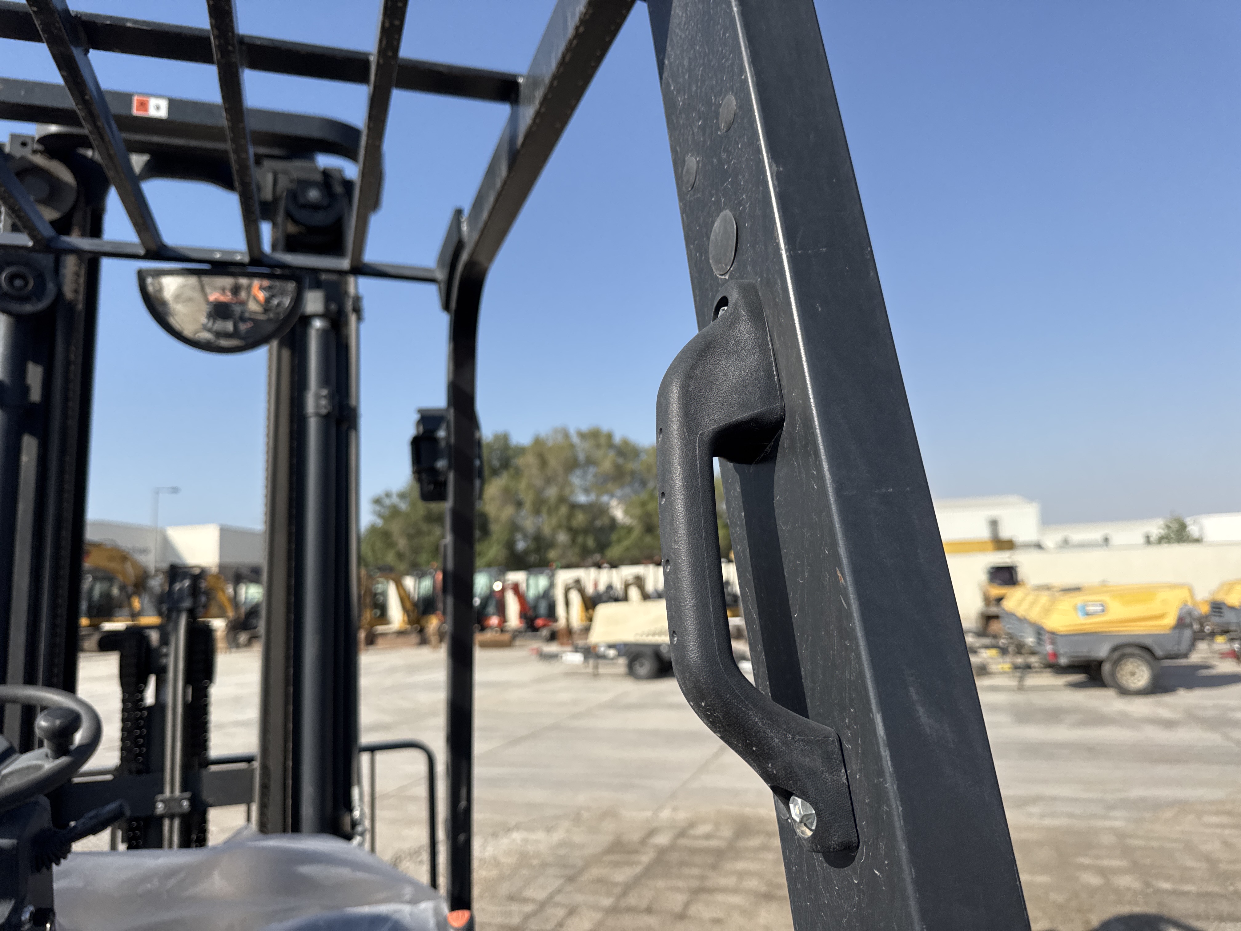 FLM-018-Doosan-G30NXP-Forklifts-inspection-Structure-Handrails-1
